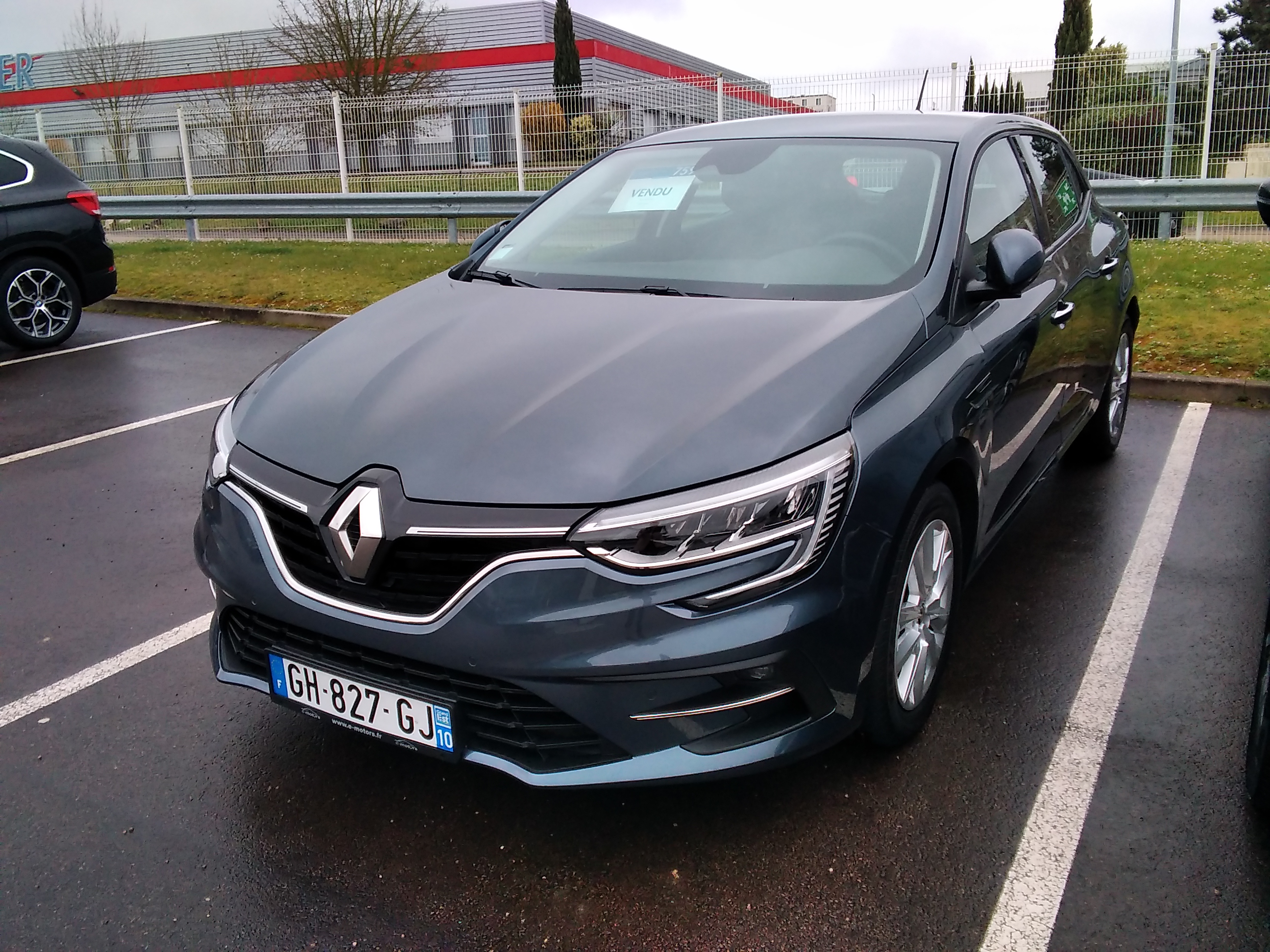 Avis-mandataire-auto-Emotors-Renault-Megane-M-gane-iv-berline-blue-dci-115-zen-plus-gps-plus-pdc-ar-av.