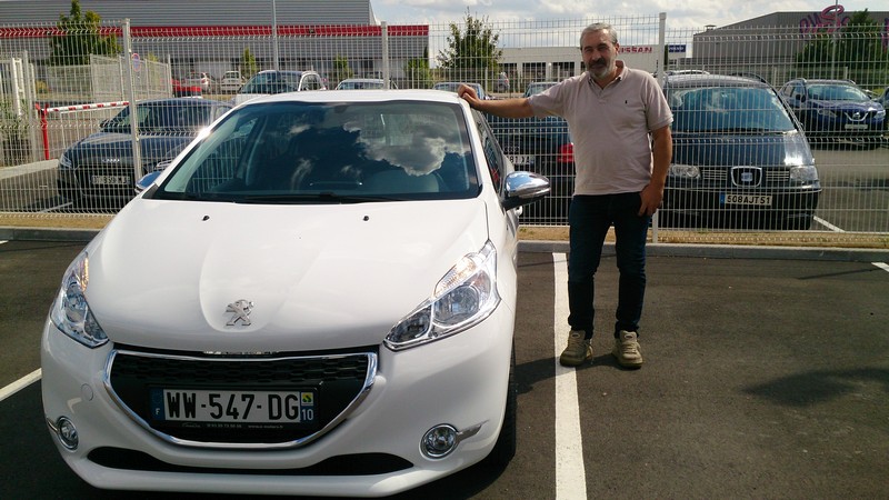 Avis-mandataire-auto-Emotors--Peugeot-208-style-hdi-68-5-portes-plus-navigation-.
