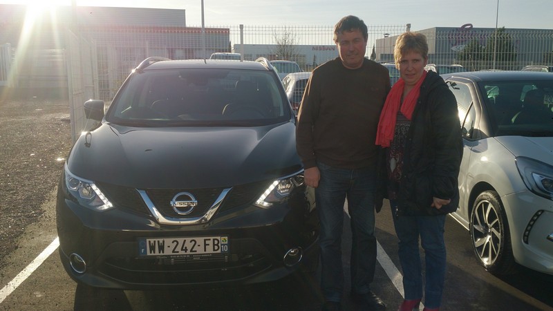Avis-mandataire-auto-Emotors--Nissan-qashqai-tekna-dci-130-xtronic-4x2-plus-toit-vitr-.
