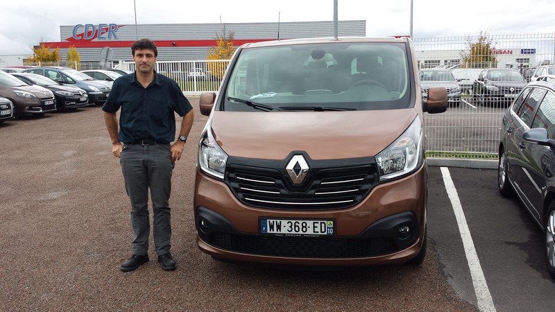 Avis-mandataire-auto-Emotors--Renault-trafic-combi-intens-dci-120-energy-9-places-plus-portes-180-.