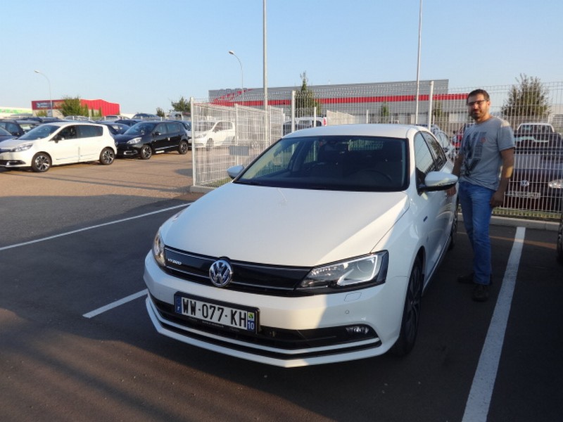 Avis-mandataire-auto-Emotors-Volkswagen-Jetta-Carat-tsi-170-hybrid-dsg7.