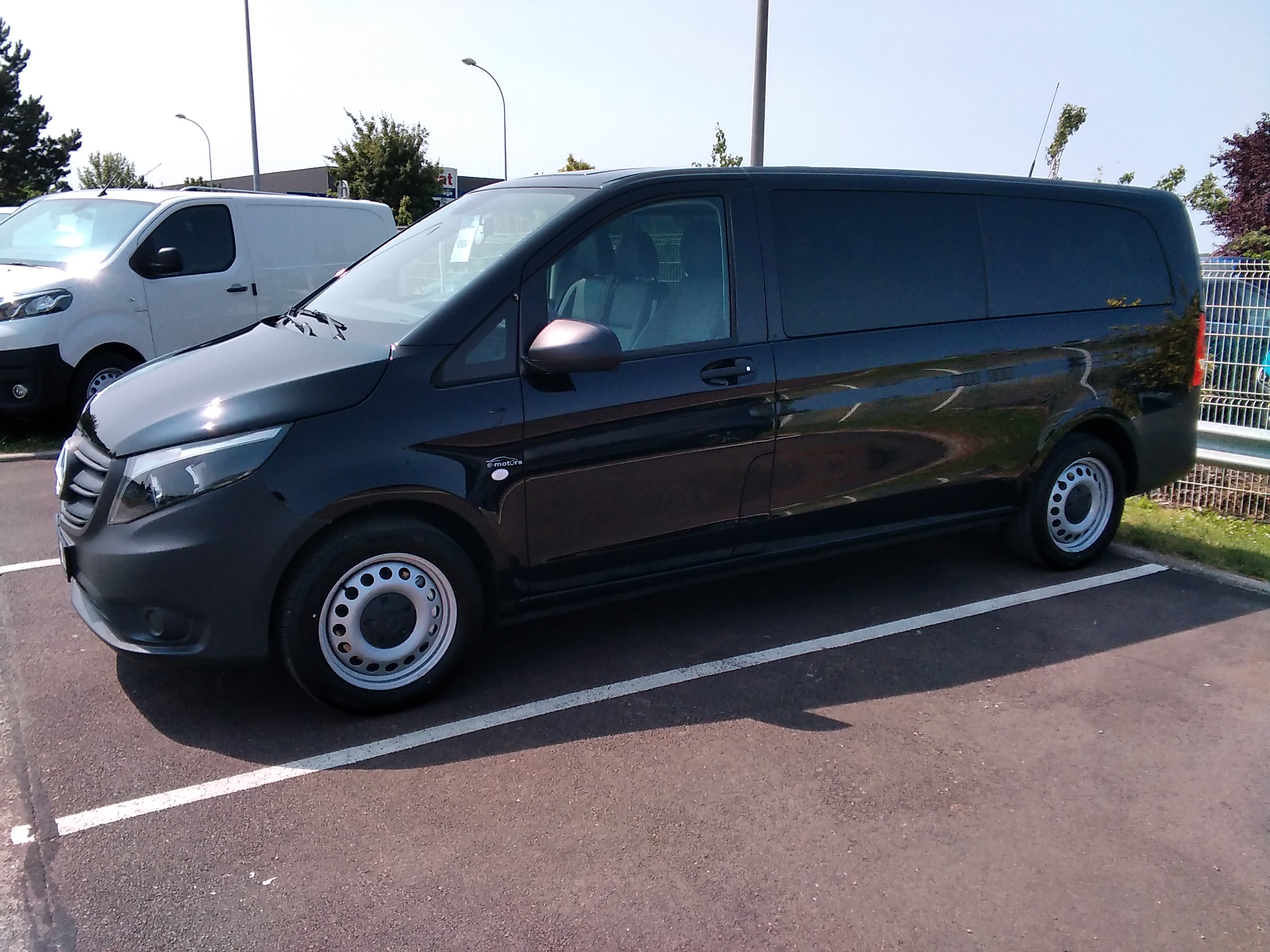 Avis-mandataire-auto-Emotors-Mercedes-Vito-tourer-Pro-116-cdi-extra-long-9g-tronic-rwd-9-places-plus-si-ge-conducteur-chauffant.