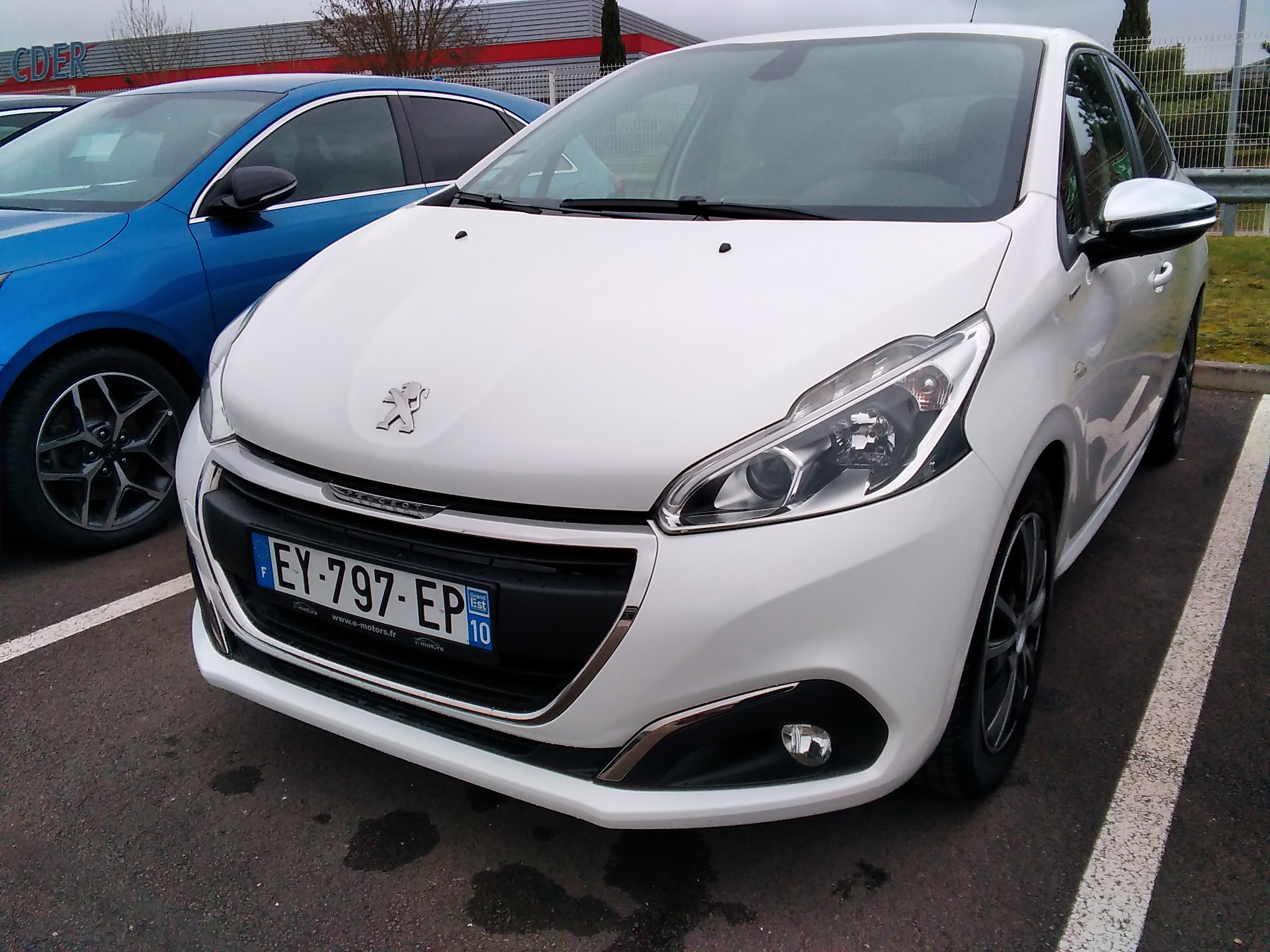 Avis-mandataire-auto-Emotors-Peugeot-208-Puretech-82-style-plus-gps-plus-cam-ra.