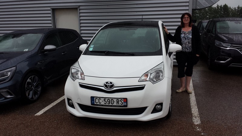 Avis-mandataire-auto-Emotors-Toyota-Verso-s-Dynamic-d-4d-90-multimode-automatique.