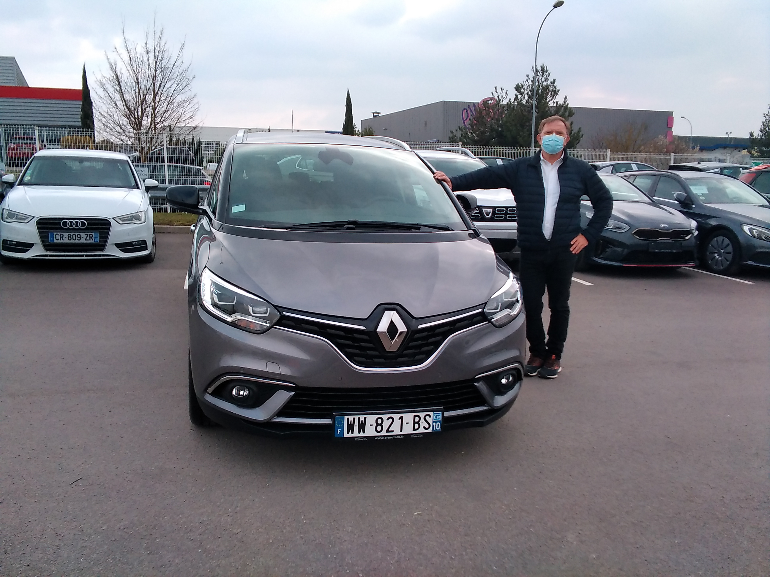 Avis-mandataire-auto-Emotors-Renault-Grand-scenic-Intens-tce-140-fap-edc-plus-7-places.
