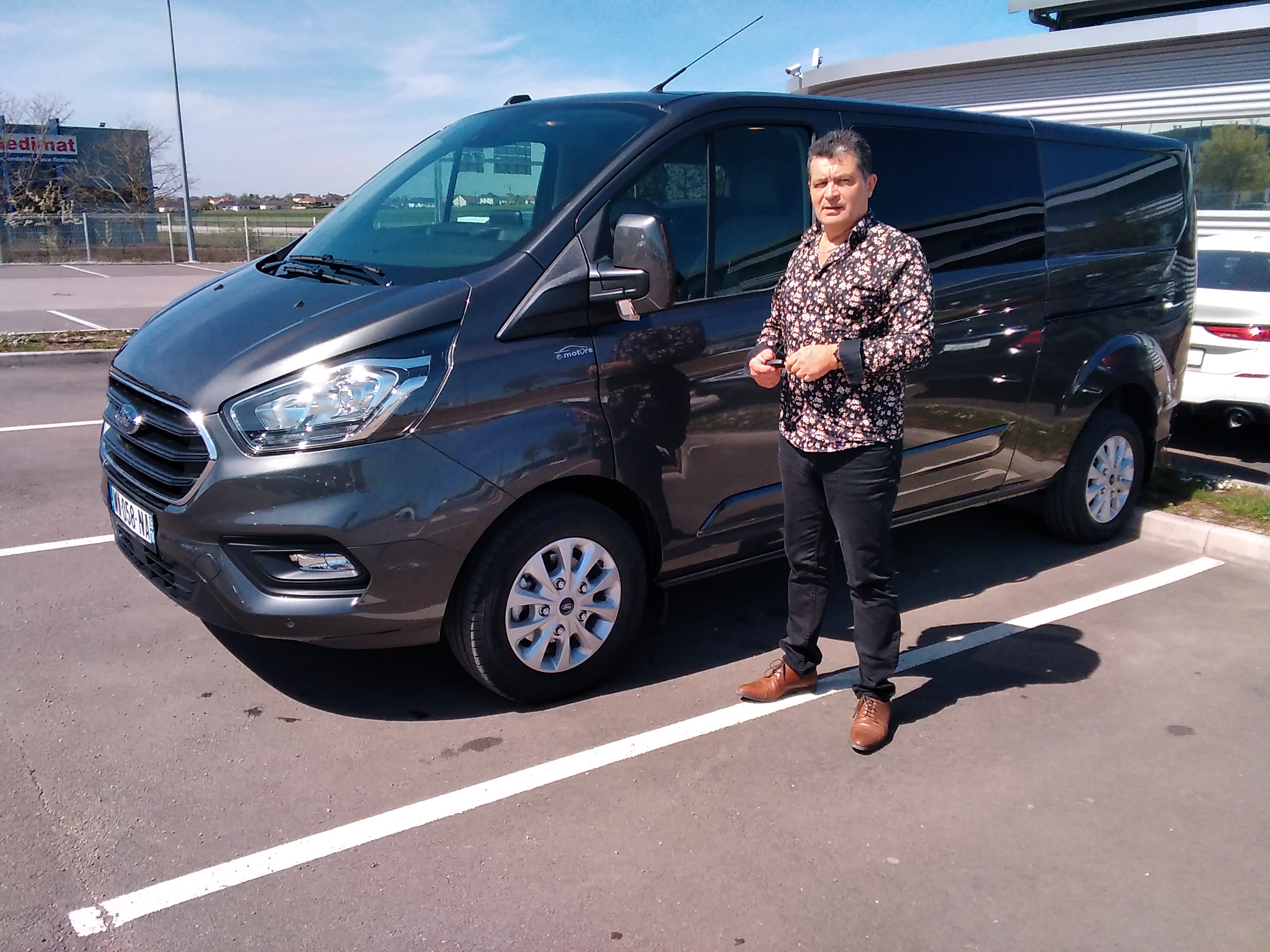 Avis-mandataire-auto-Emotors-Ford-Transit-custom-cabine-approfondie-Limited-320-l2h1-ecoblue-170-5-places.