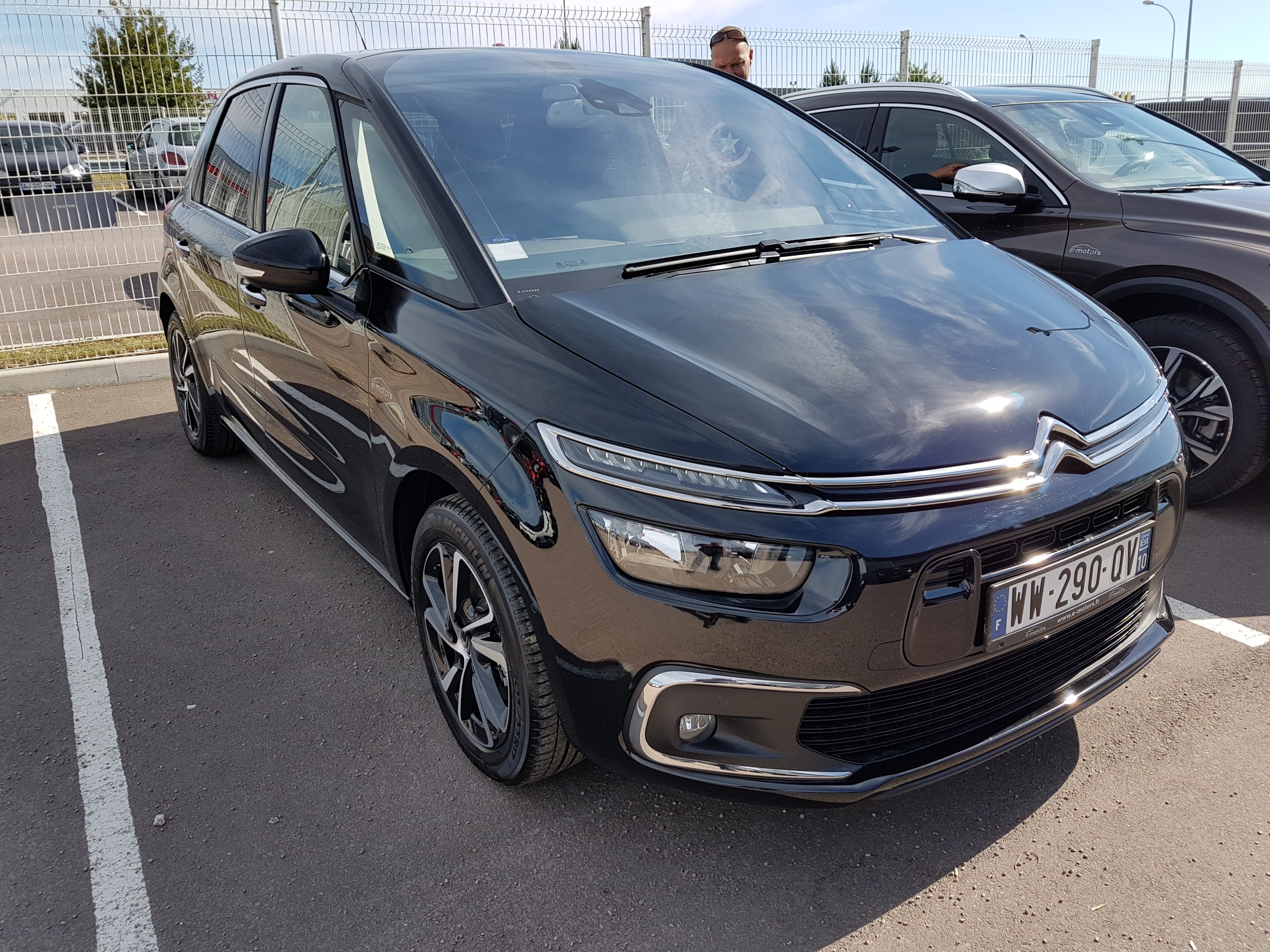 Avis-mandataire-auto-Emotors-Citroen-C4-picasso-Shine-thp-165-s-s-eat6.