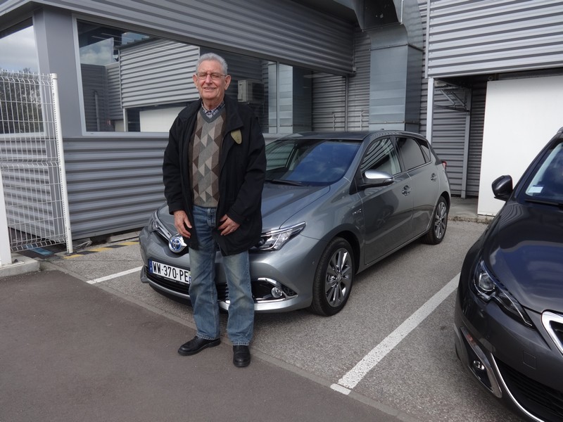 Avis-mandataire-auto-Emotors-Toyota-Auris-Hybride-executive-136h.