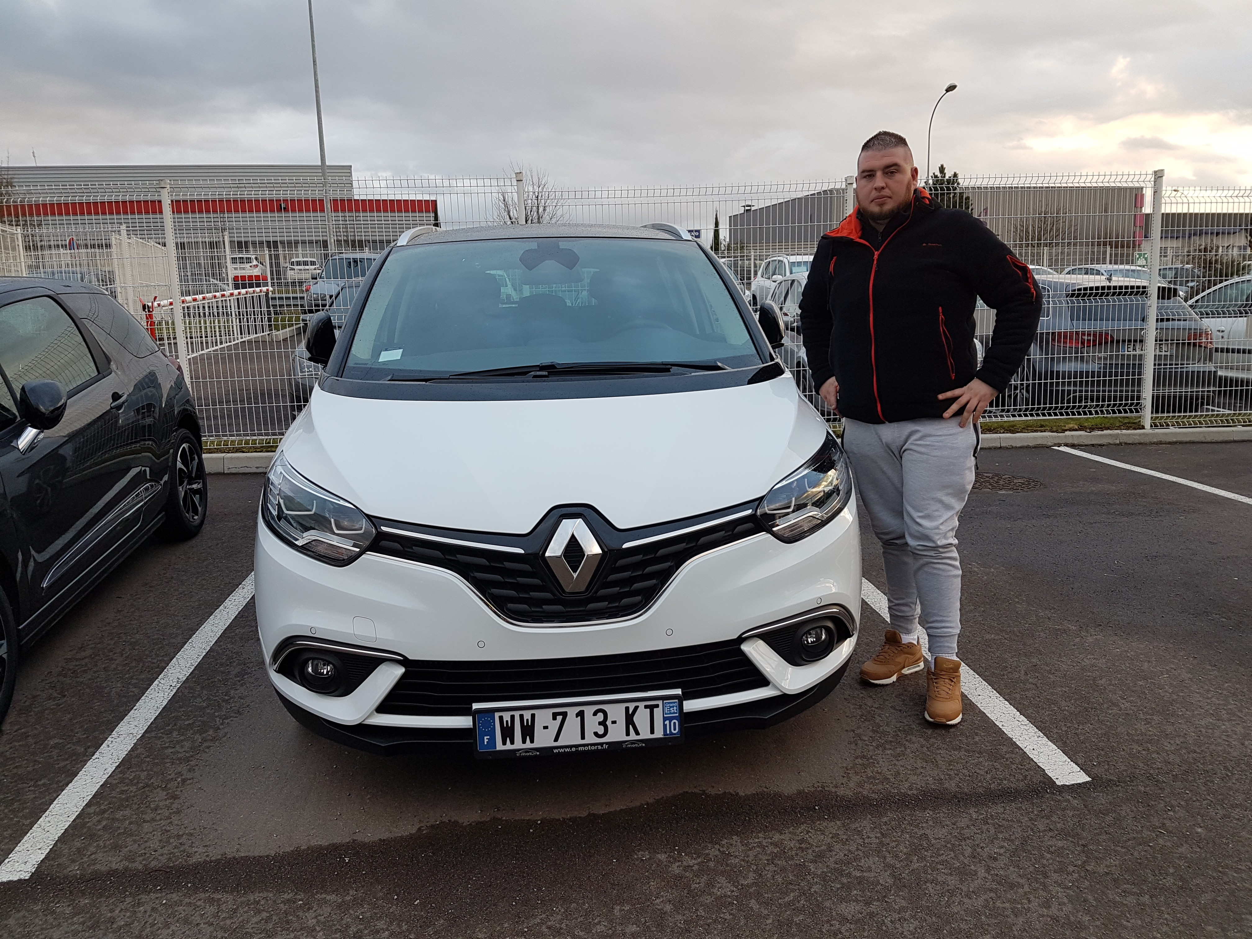 Avis-mandataire-auto-Emotors-Renault-Grand-scenic-Grand-sc-nic-intens-dci-130-energy-7places.