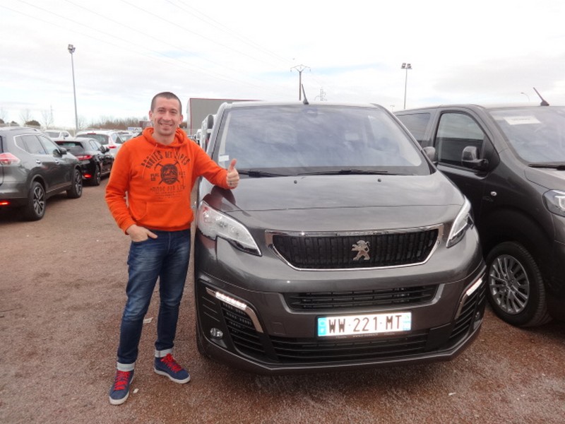 Avis-mandataire-auto-Emotors-Peugeot-Traveller-Standard-2-0-bluehdi-150ch-s-s-bvm6-active-8-places.