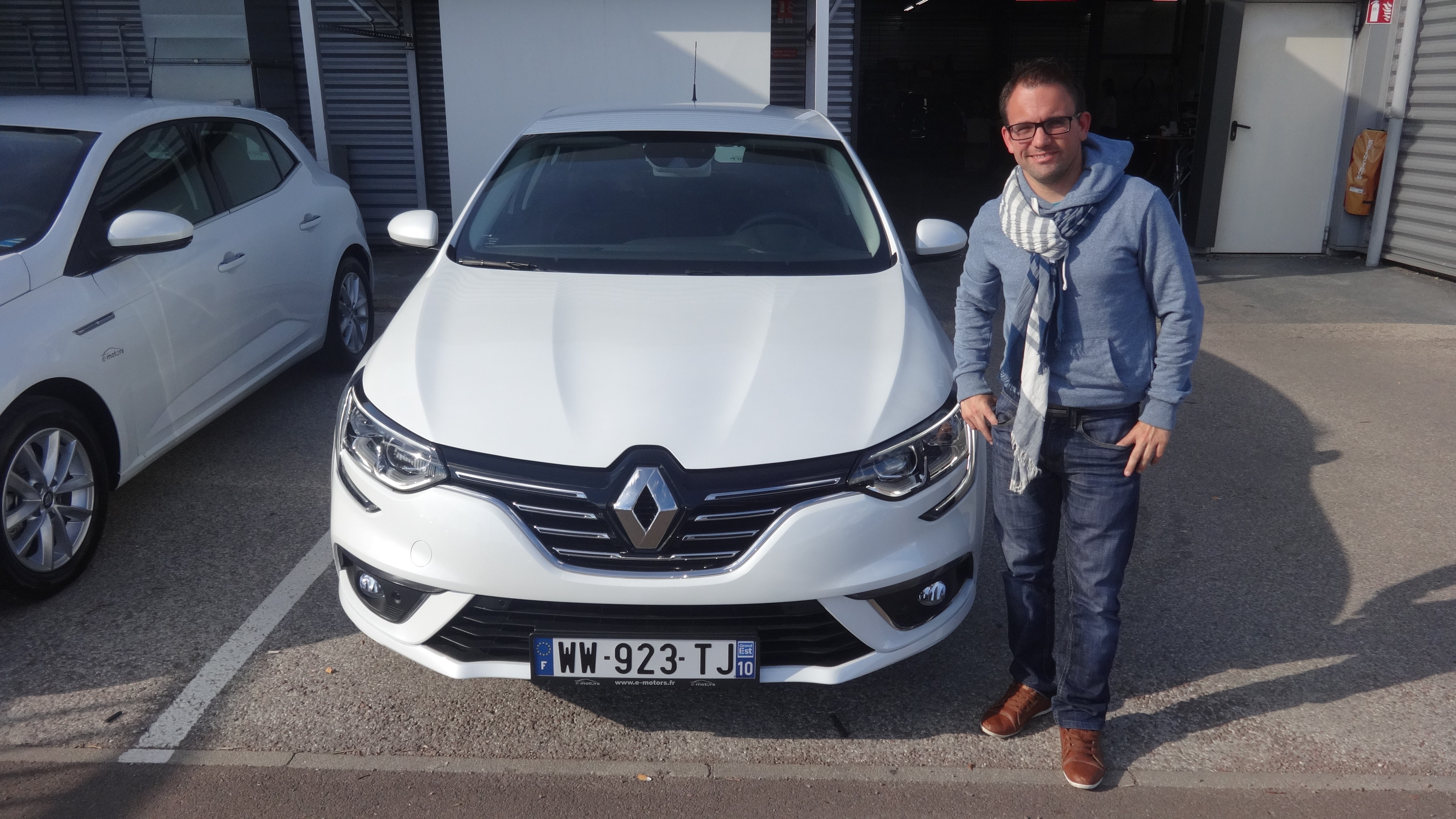 Avis-mandataire-auto-Emotors-Renault-Megane-iv-berline-M-gane-iv-berline-intens-dci-130-energy-plus-park-assist.