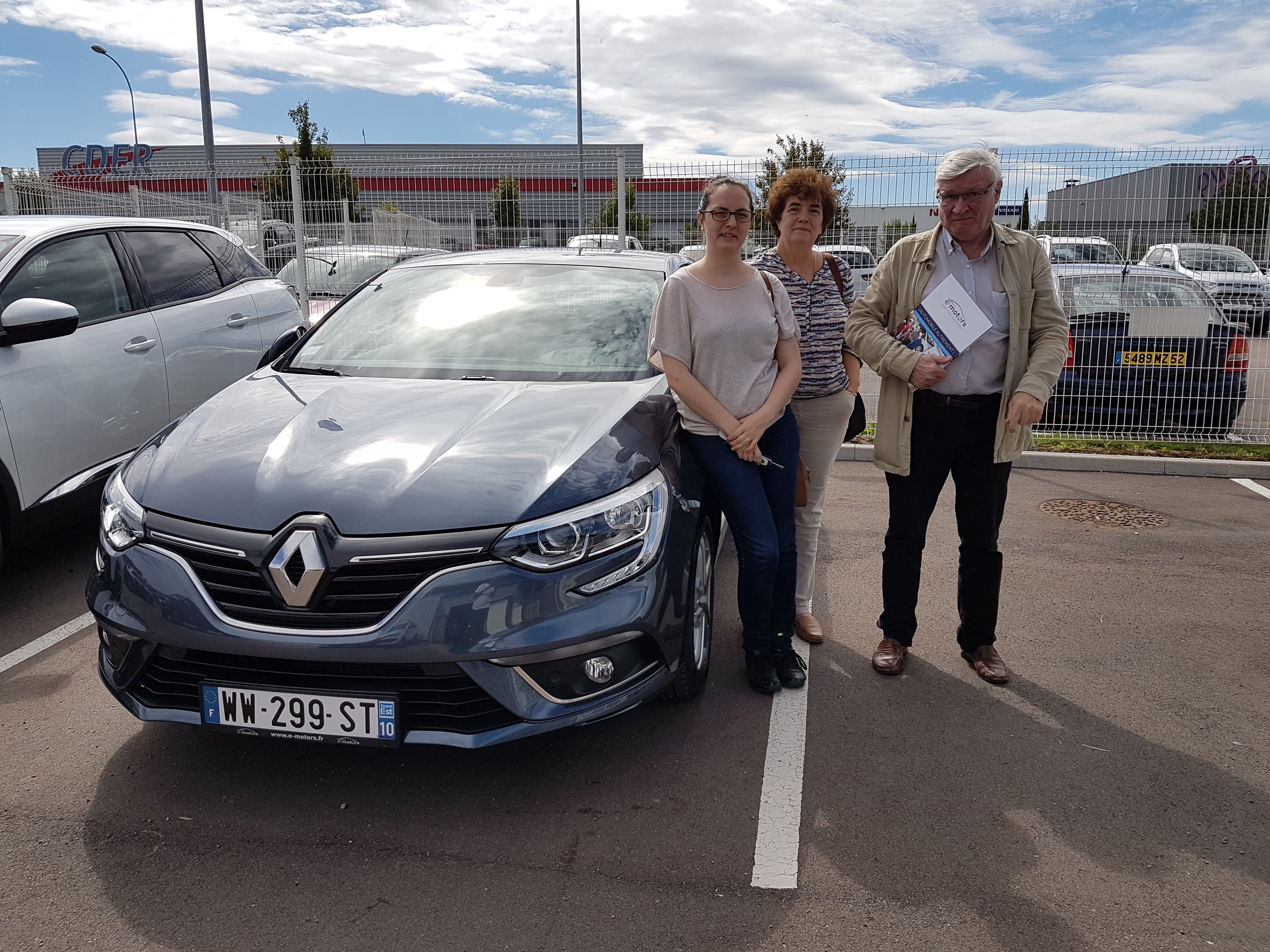 Avis-mandataire-auto-Emotors-Renault-Megane-iv-berline-M-gane-iv-berline-zen-tce-130-energy-plus-gps.
