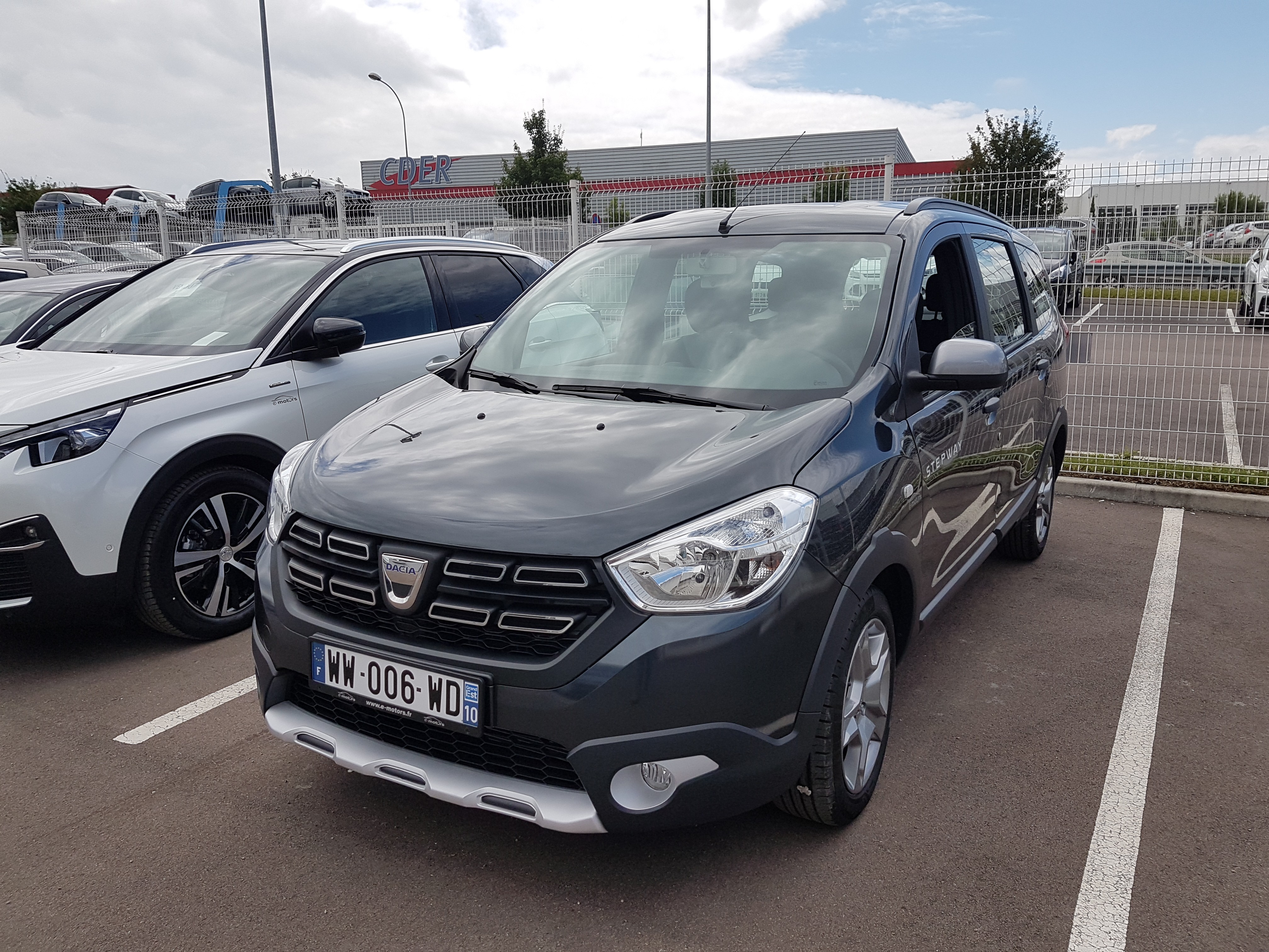 Avis-mandataire-auto-Emotors-Dacia-Lodgy-Stepway-tce-115-7-places.