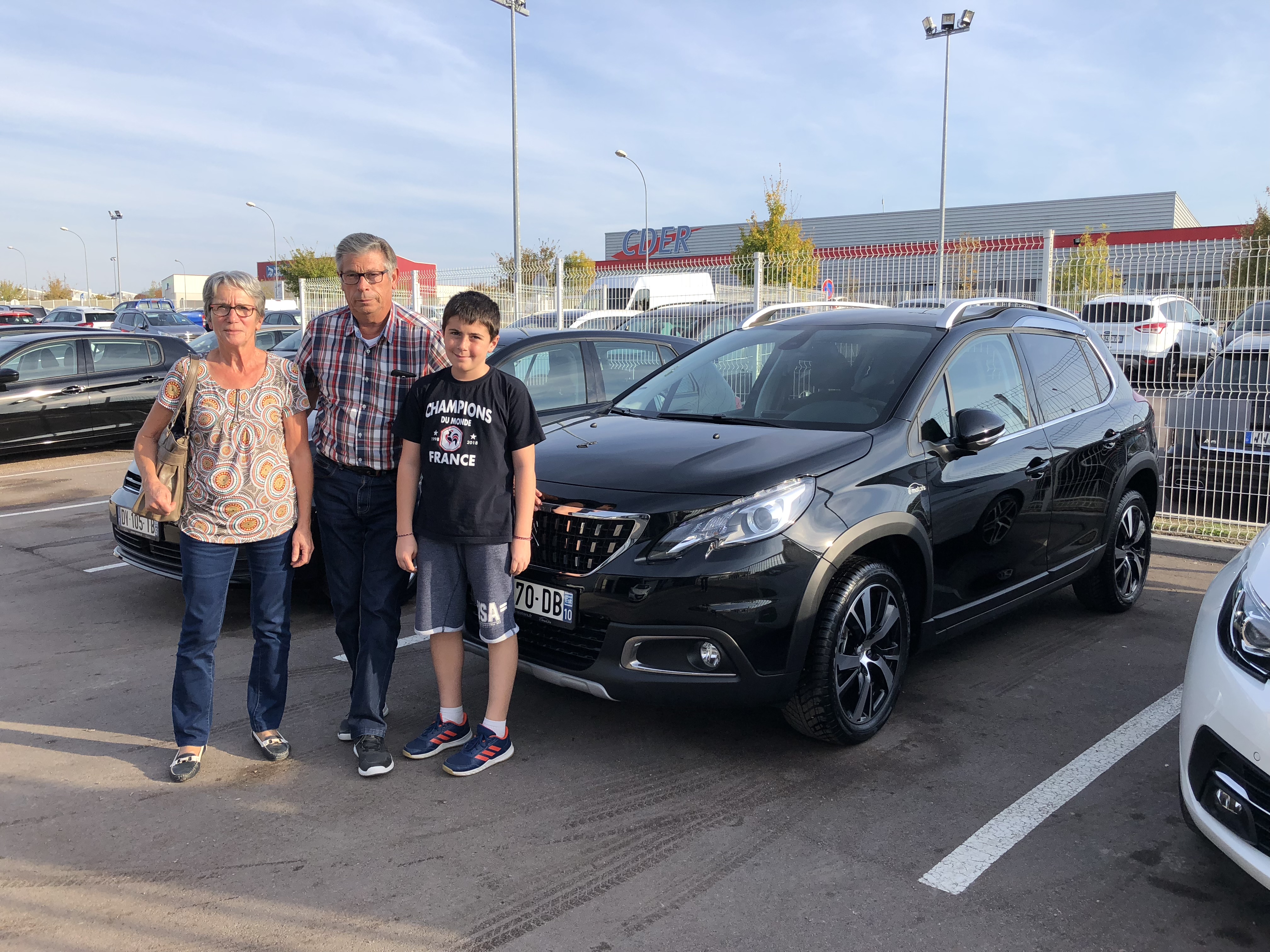 Avis-mandataire-auto-Emotors-Peugeot-2008-Allure-bluehdi-120-s-s-plus-jantes-17-cam-ra.