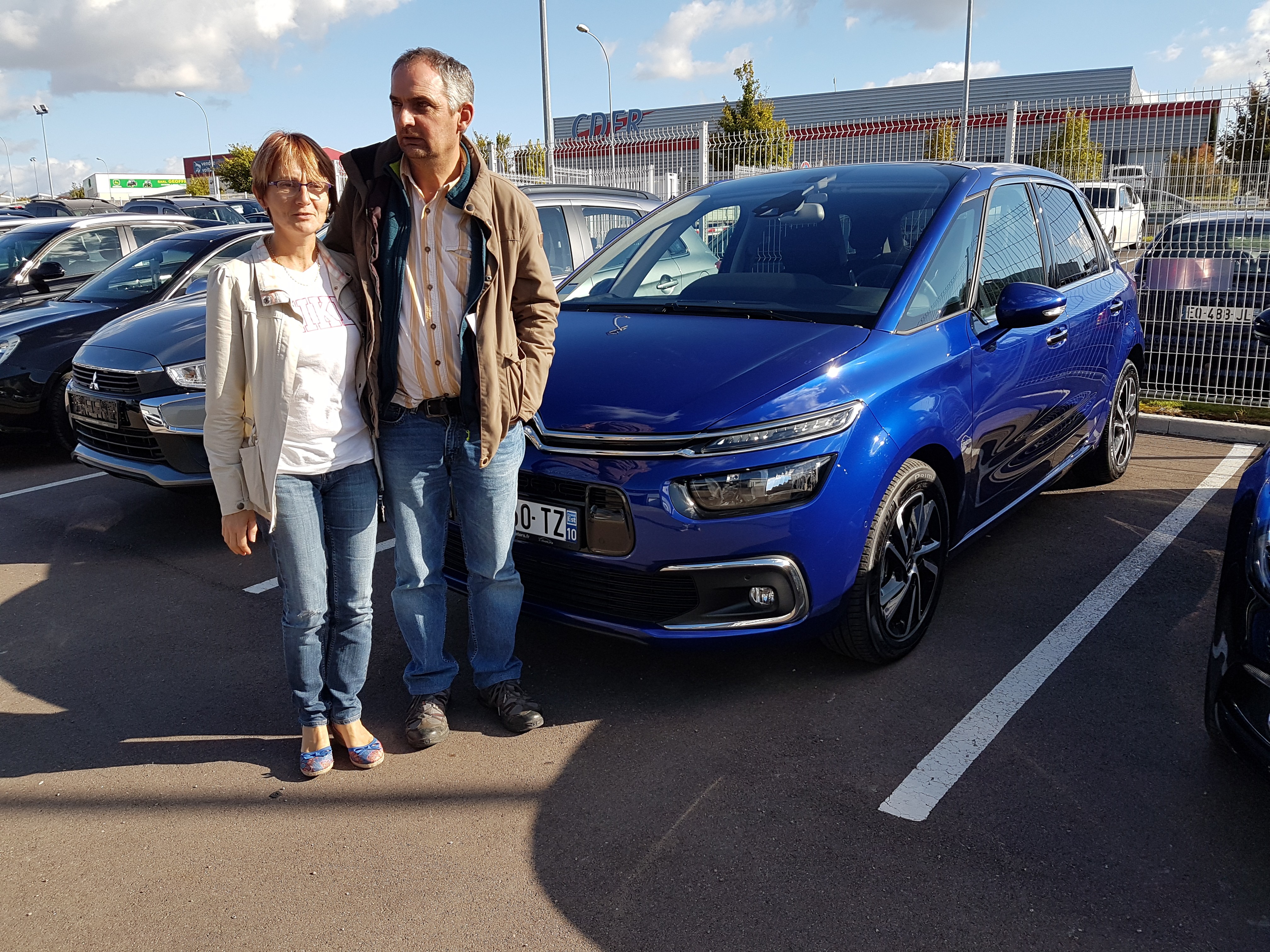 Avis-mandataire-auto-Emotors-Citroen-C4-picasso-Feel-bluehdi-120-eat6.