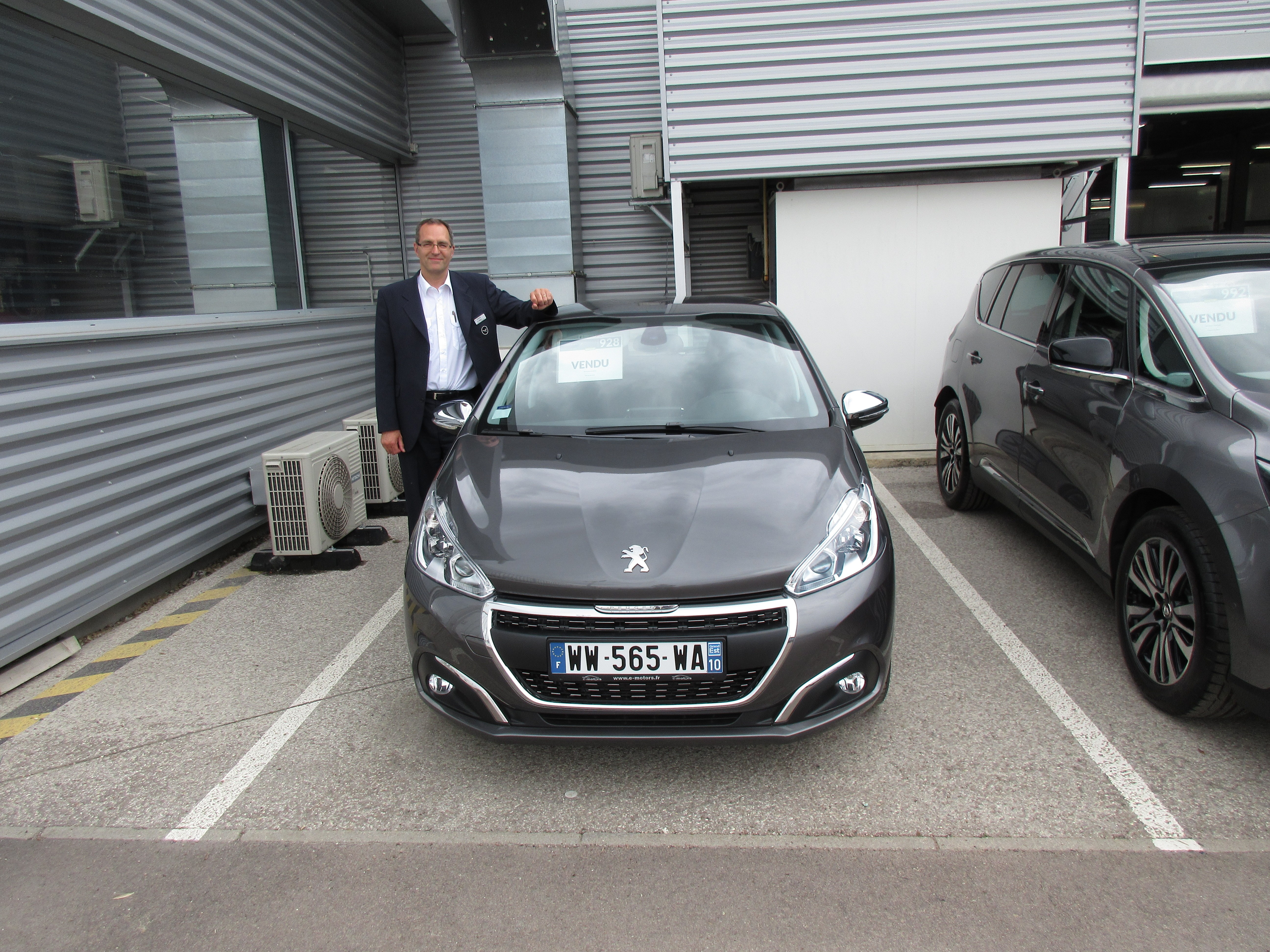 Avis-mandataire-auto-Emotors-Peugeot-208-Allure-bluehdi-75-5p.