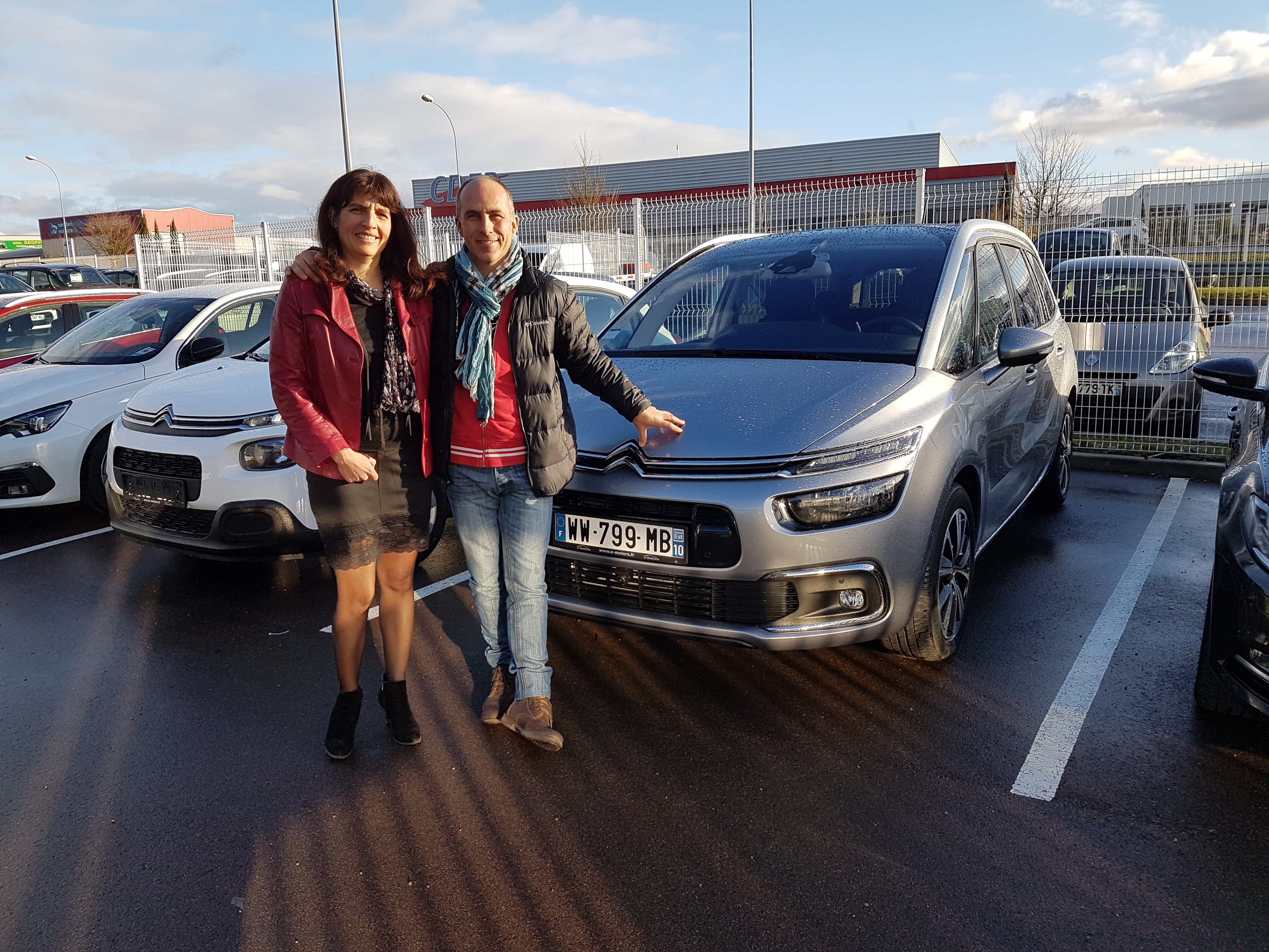 Avis-mandataire-auto-Emotors-Citroen-Grand-c4-picasso-Shine-bluehdi-150-s-s-eat6.