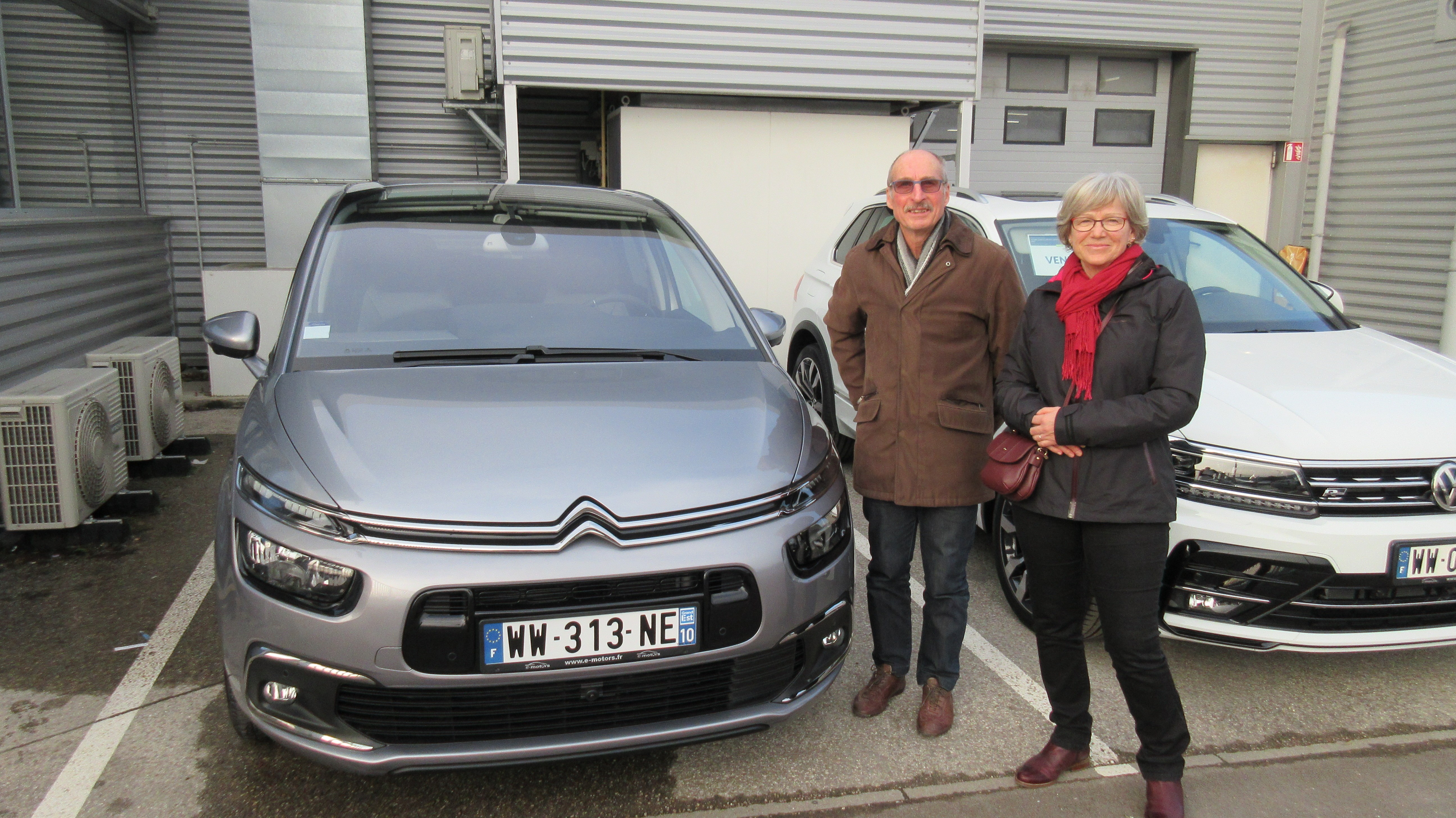 Avis-mandataire-auto-Emotors-Citroen-C4-picasso-Shine-bluehdi-120-s-s-eat6.
