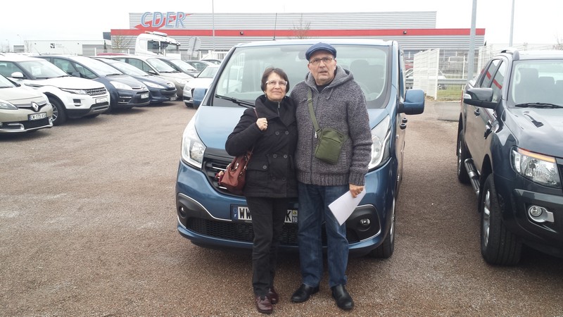 Avis-mandataire-auto-Emotors--Renault-trafic-combi-black-edition-dci-120-energy-8places-plus-hayon-.