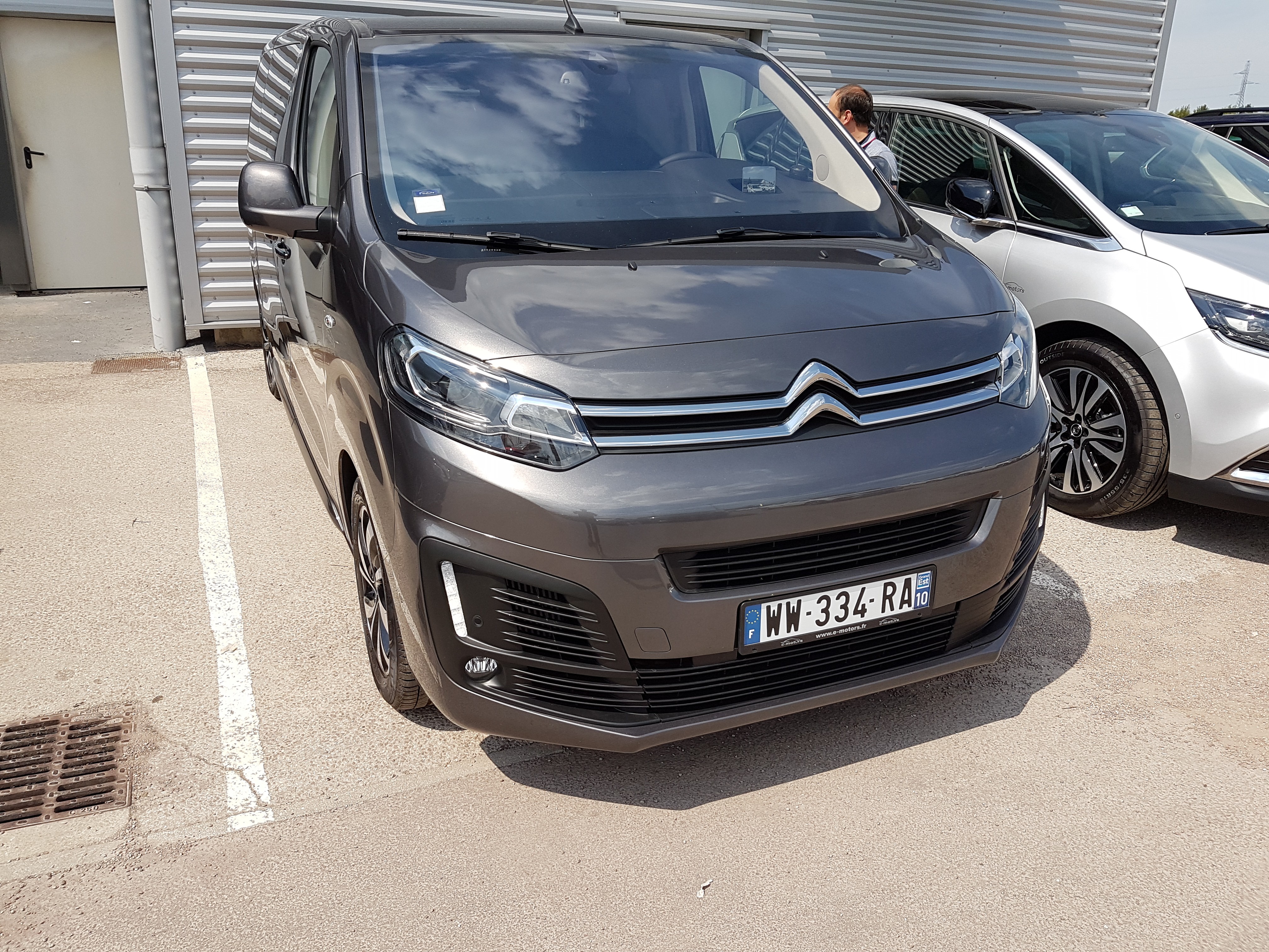 Avis-mandataire-auto-Emotors-Citroen-Spacetourer-Shine-m-bluehdi-180-s-s-eat6.