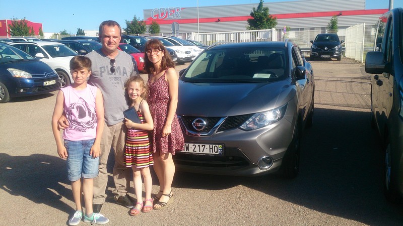 Avis-mandataire-auto-Emotors-Nissan-Qashqai-Connect-edition-dig-t-115-4x2-plus-toit-vitr.