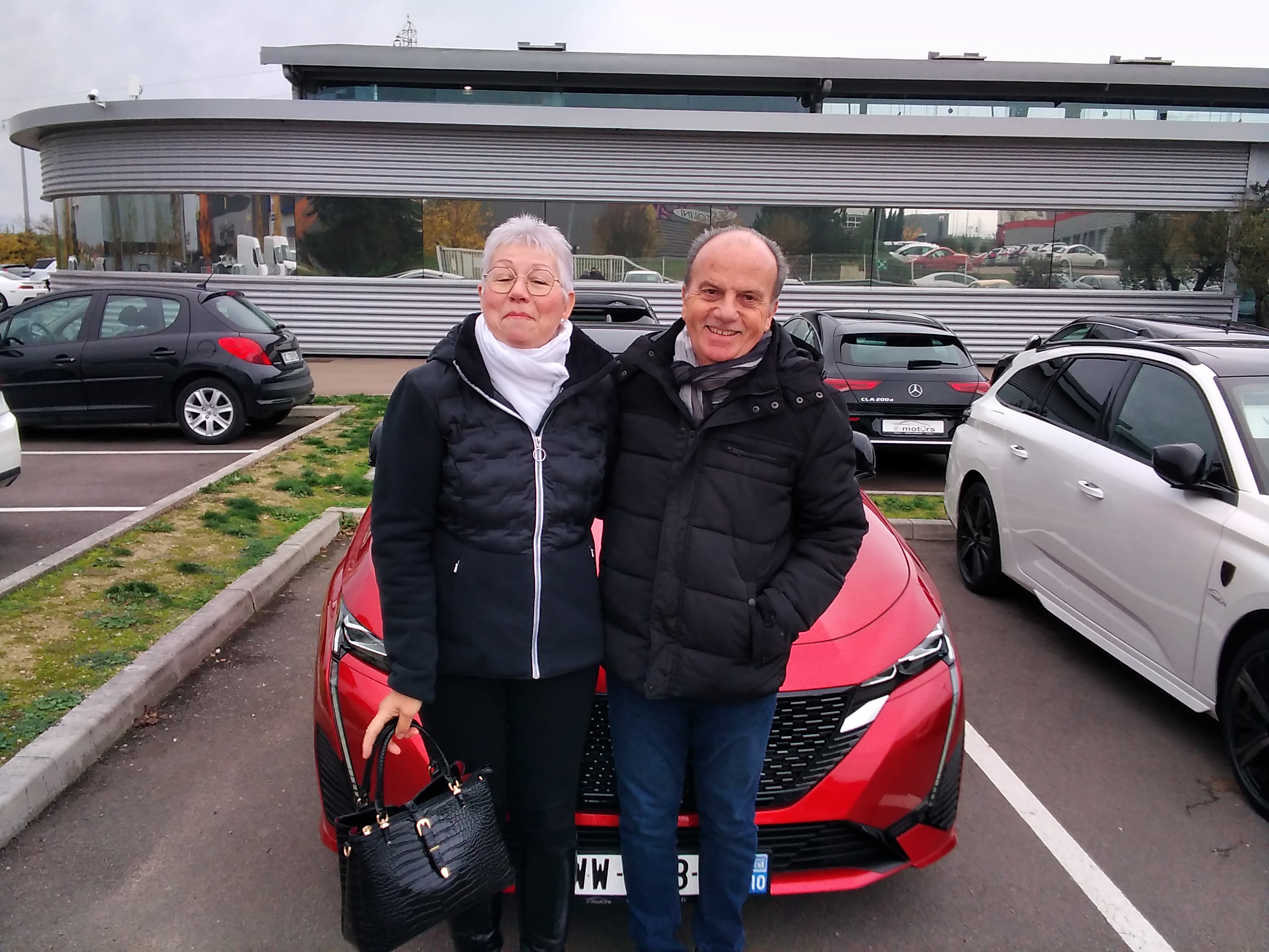 Avis-mandataire-auto-Emotors-Peugeot-308-Gt-bluehdi-130-s-s-eat8-plus-toit-panoramique-plus-4-000km.