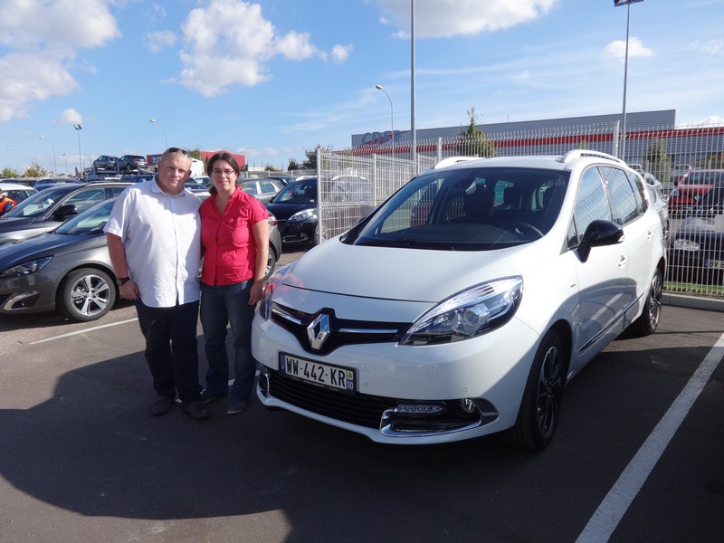 Avis-mandataire-auto-Emotors-Renault-Grand-scenic-Grand-sc-nic-iii-bose-tce-130-energy-7places-plus-visio.