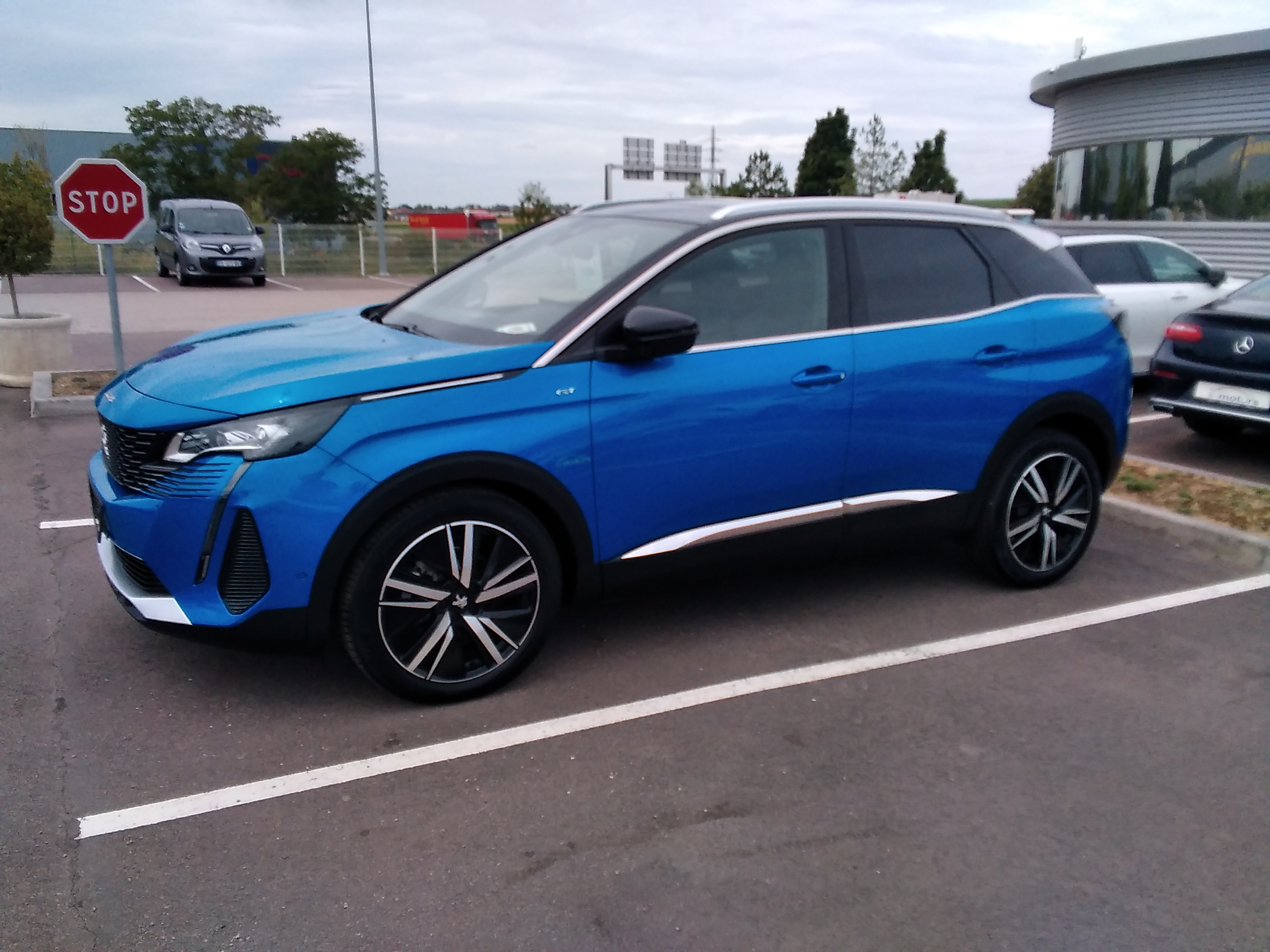 Avis-mandataire-auto-Emotors-Peugeot-3008-Gt-pack-bluehdi-130-s-s-eat8-plus-toit-ouvrant-panoramique-lectrique.