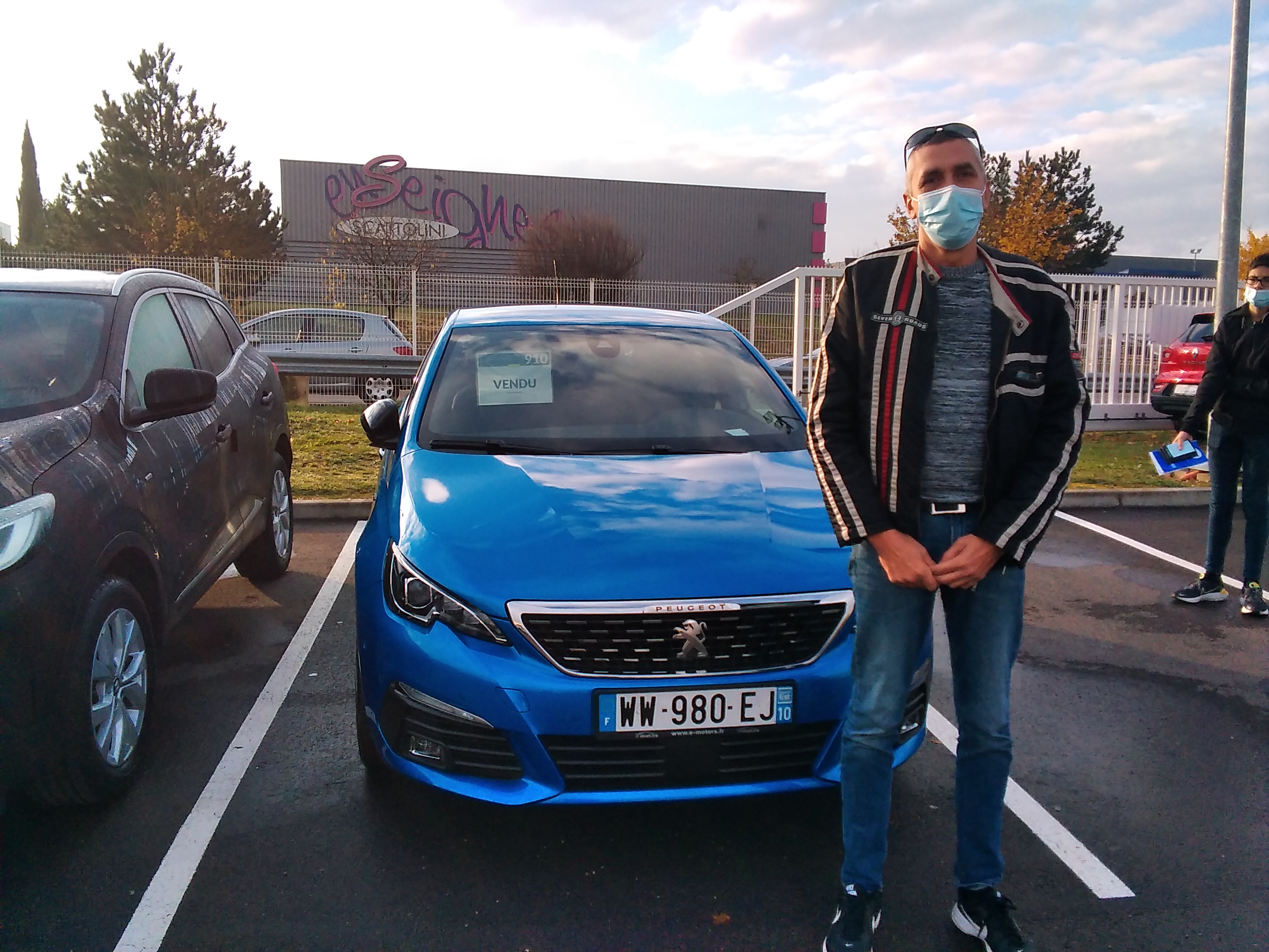 Avis-mandataire-auto-Emotors-Peugeot-308-Gt-bluehdi-130-plus-pack-side-security.