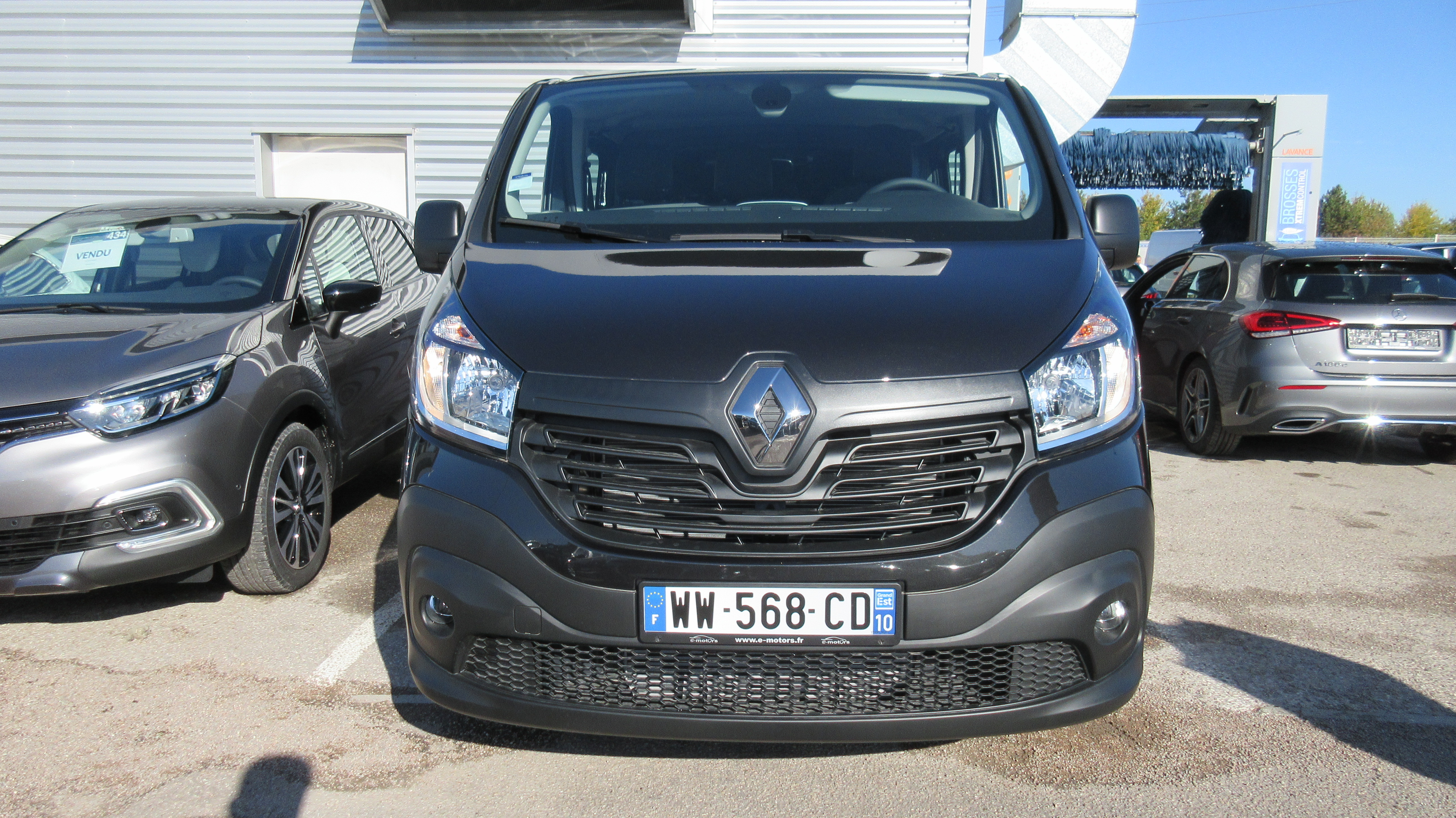 Avis-mandataire-auto-Emotors-Renault-Trafic-cabine-approfondie-Grand-confort-l2h1-1200kg-dci-120-6places-plus-gps.
