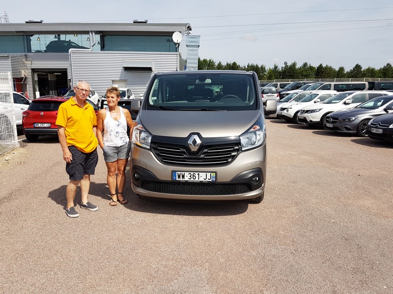 Avis-mandataire-auto-Emotors-Renault-Trafic-combi-Intens-dci-125-energy-9places-plus-hayon.