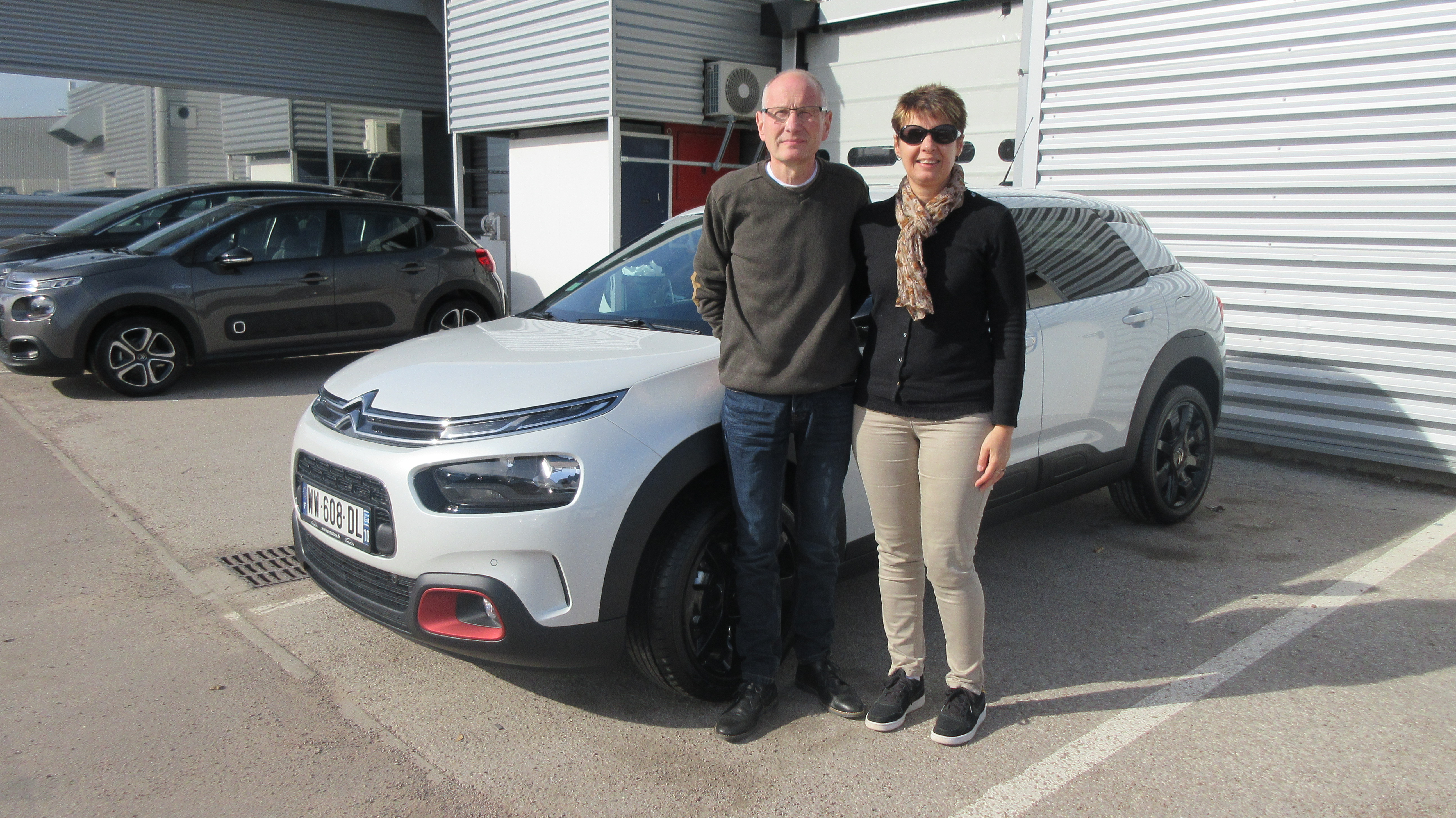 Avis-mandataire-auto-Emotors-Citroen-C4-cactus-Shine-bluehdi-100-s-s.