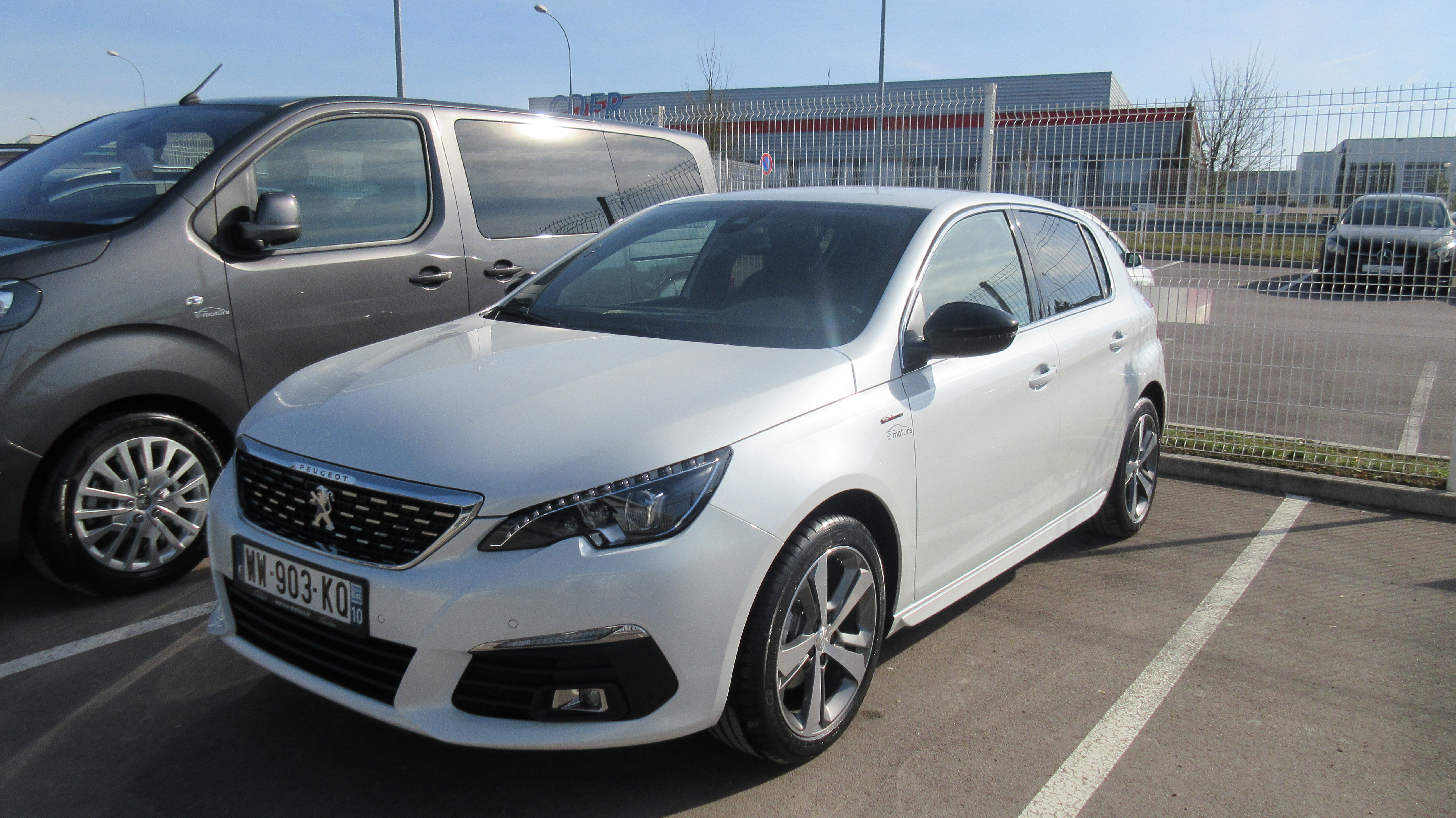 Avis-mandataire-auto-Emotors-Peugeot-308-Gt-line-bluehdi-130-eat8-s-s.