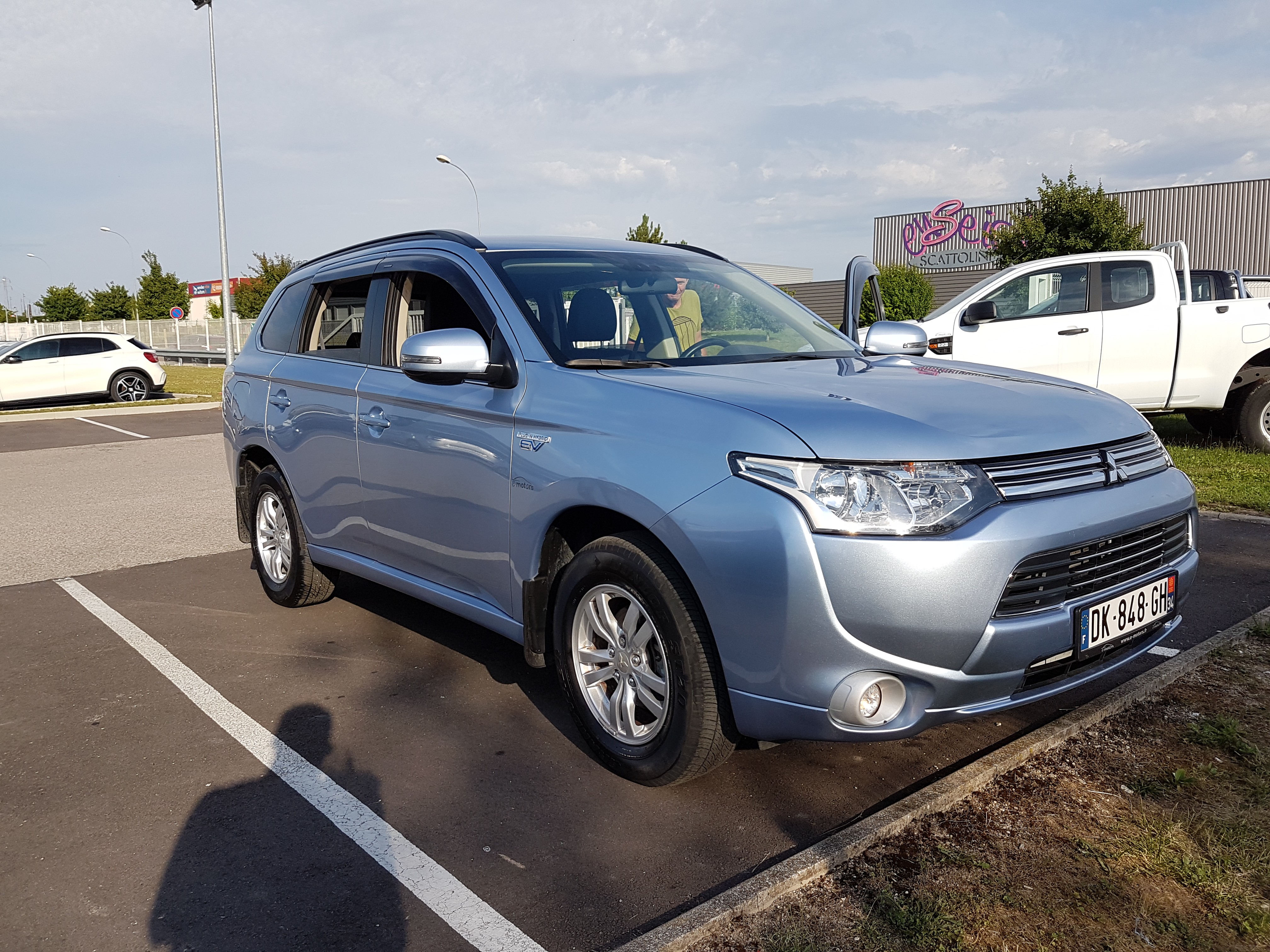 Avis-mandataire-auto-Emotors-Mitsubishi-Outlander-Intense-200-phev-4wd.