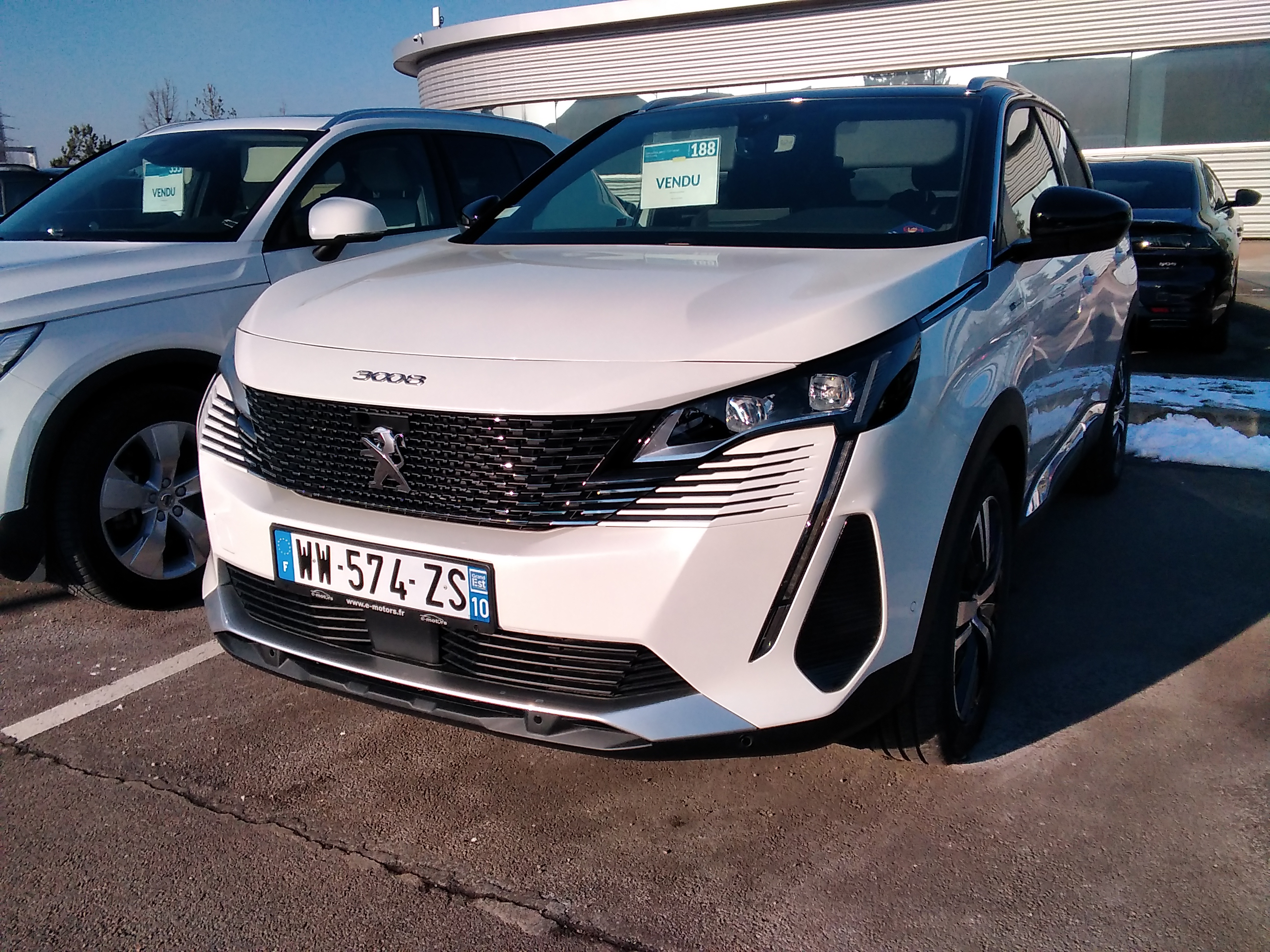 Avis-mandataire-auto-Emotors-Peugeot-3008-Hybrid4-300-gt-plus-toit-plus-night-vision-plus-hml.