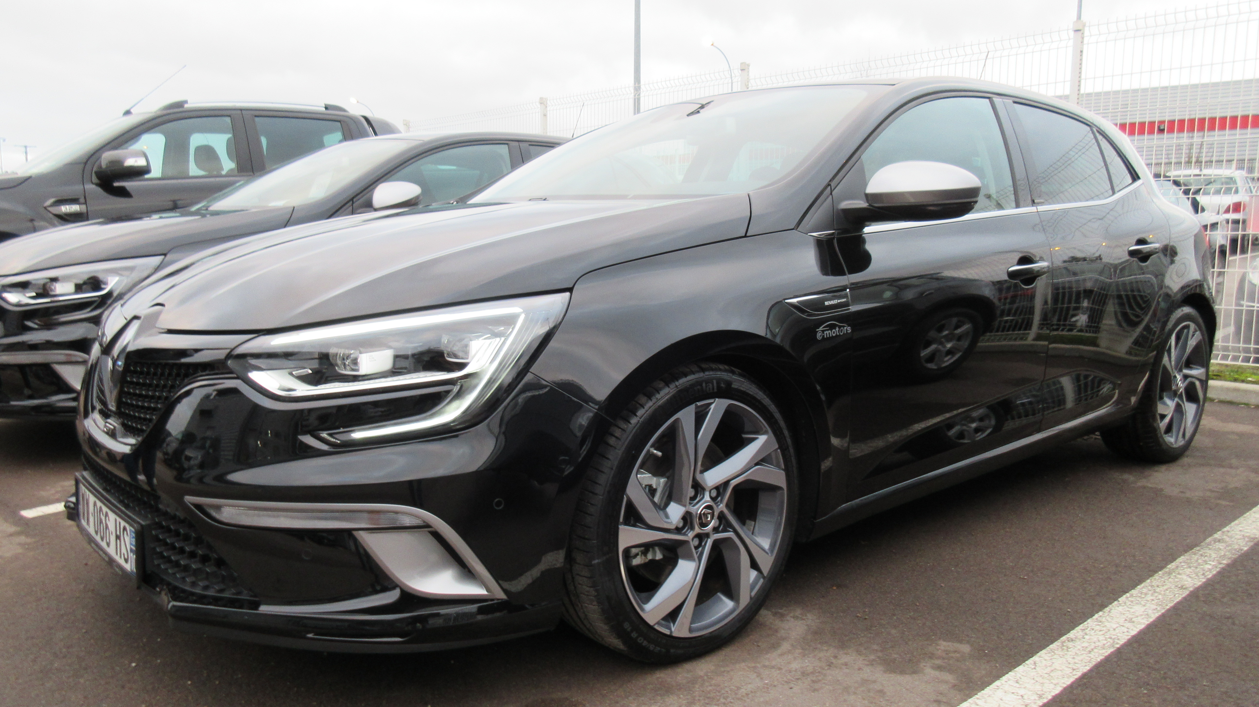 Avis-mandataire-auto-Emotors-Renault-Megane-iv-berline-M-gane-iv-berline-gt-tce-205-energy-edc-bose-plus-toit-vitr.