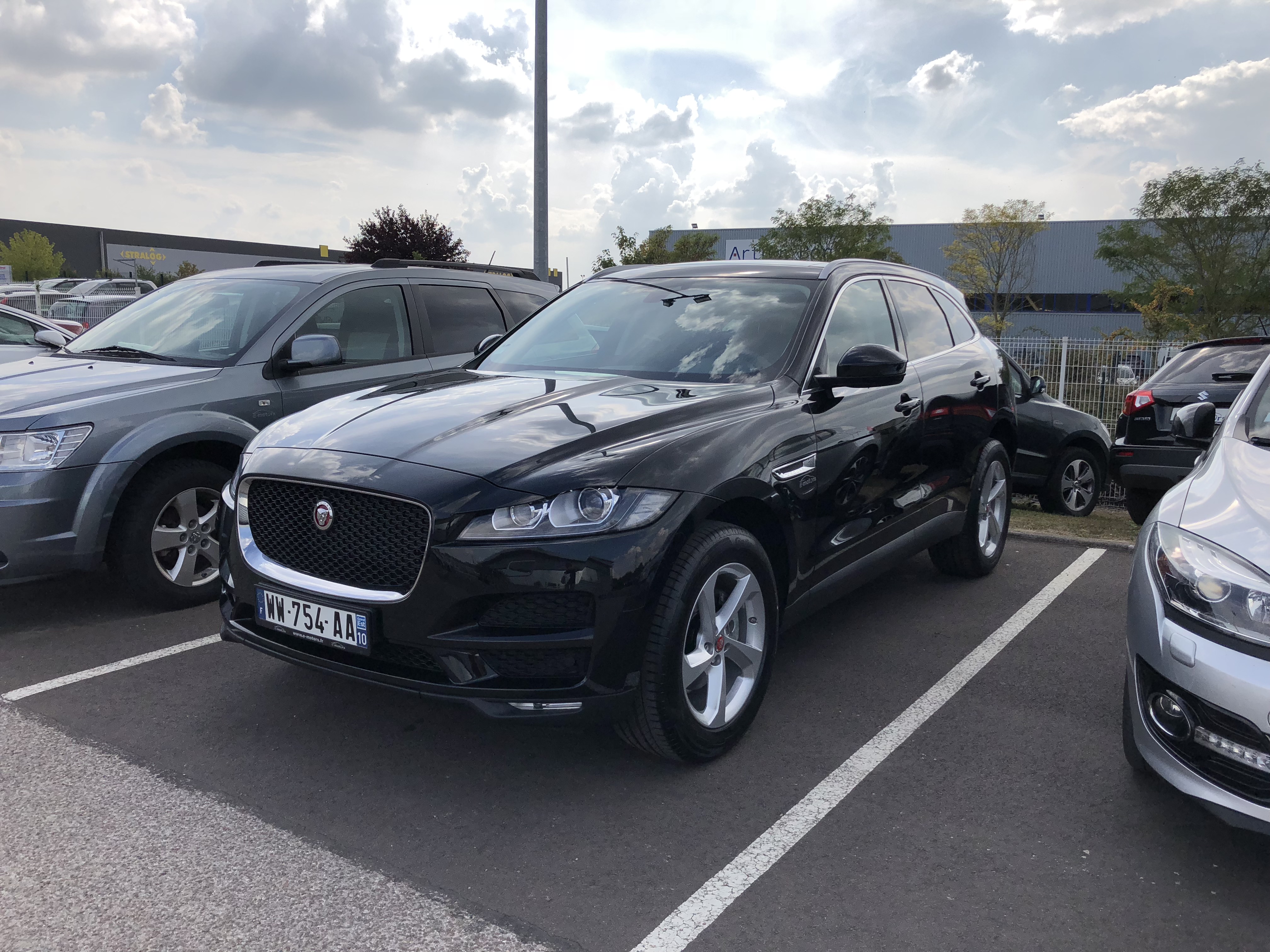 Avis-mandataire-auto-Emotors-Jaguar-F-pace-Prestige-d-180-4x4-bva8-plus-cuir-virtual-cockpit.