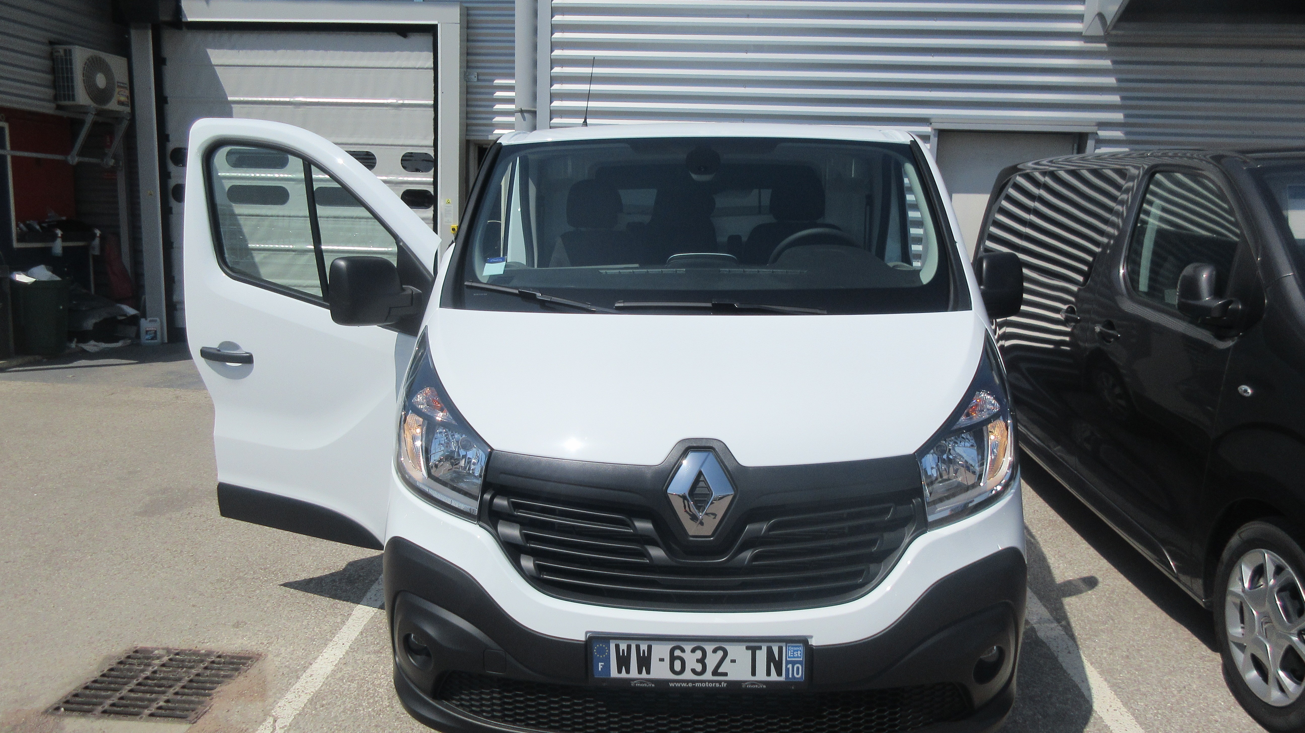 Avis-mandataire-auto-Emotors-Renault-Trafic-fourgon-Grand-confort-l1h1-3-0t-dci-120-plus-gps.