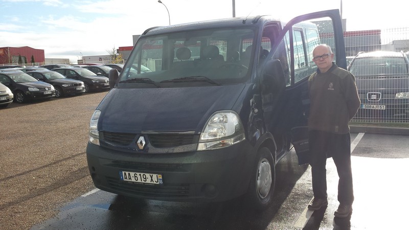 Avis-mandataire-auto-Emotors--Renault-master-minibus-l1h1-dci-100-9places-.