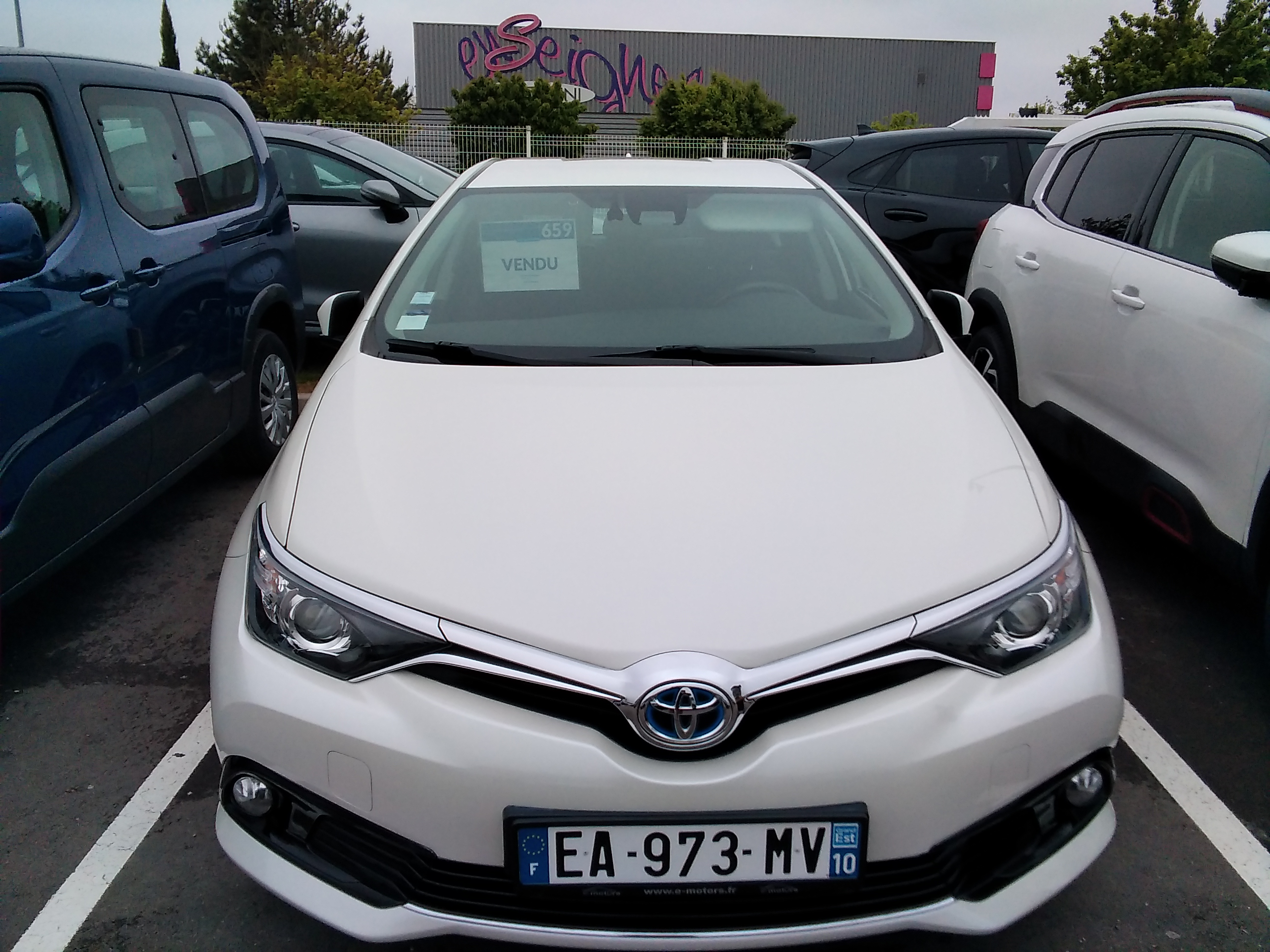 Avis-mandataire-auto-Emotors-Toyota-Auris-Hybride-136h-dynamic-business.