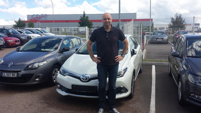 Avis-mandataire-auto-Emotors-Toyota-Auris-Hybride-executive-136h.