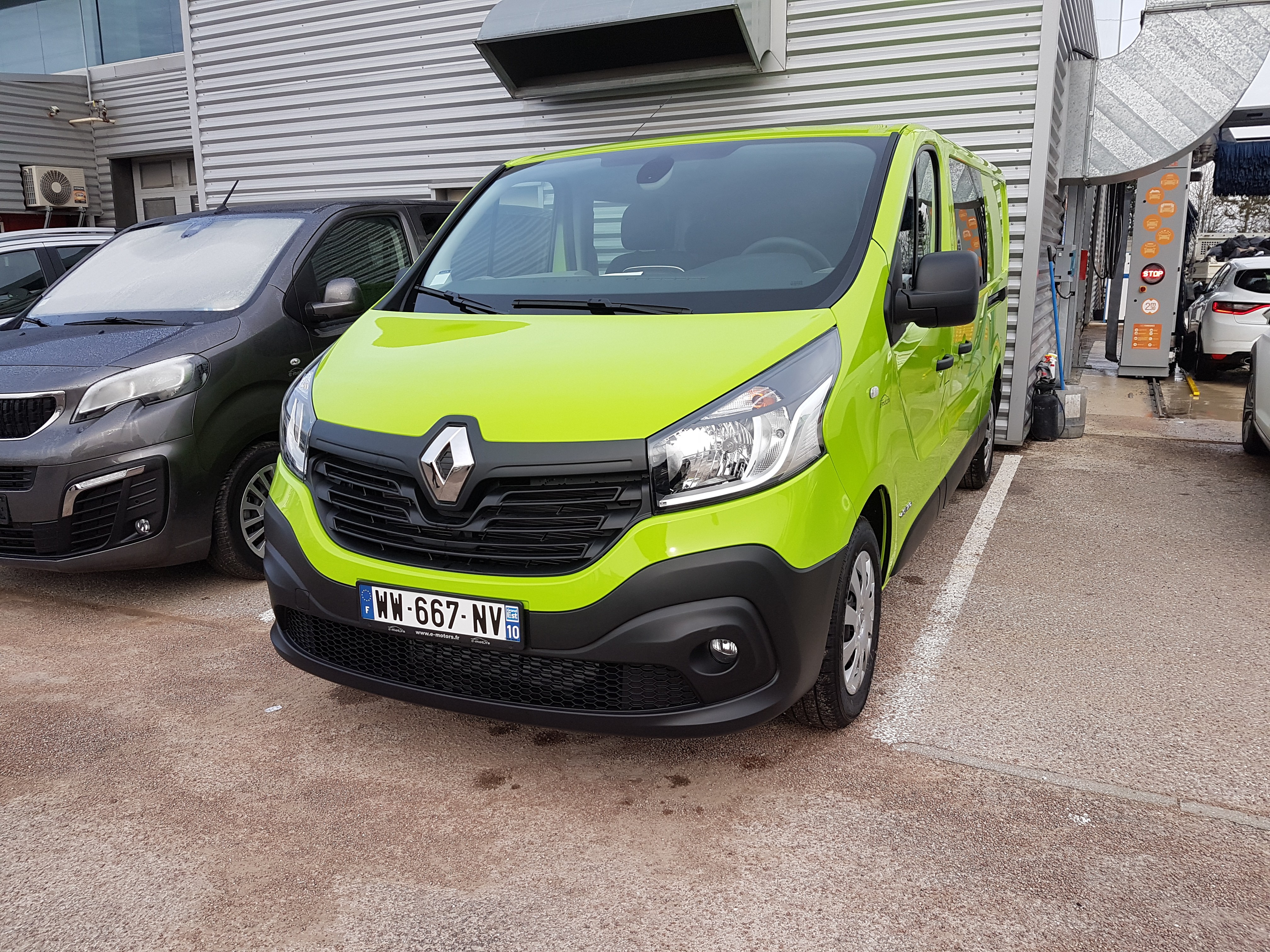 Avis-mandataire-auto-Emotors-Renault-Trafic-cabine-approfondie-Grand-confort-l2h1-1200kg-dci-120-5places-plus-gps.