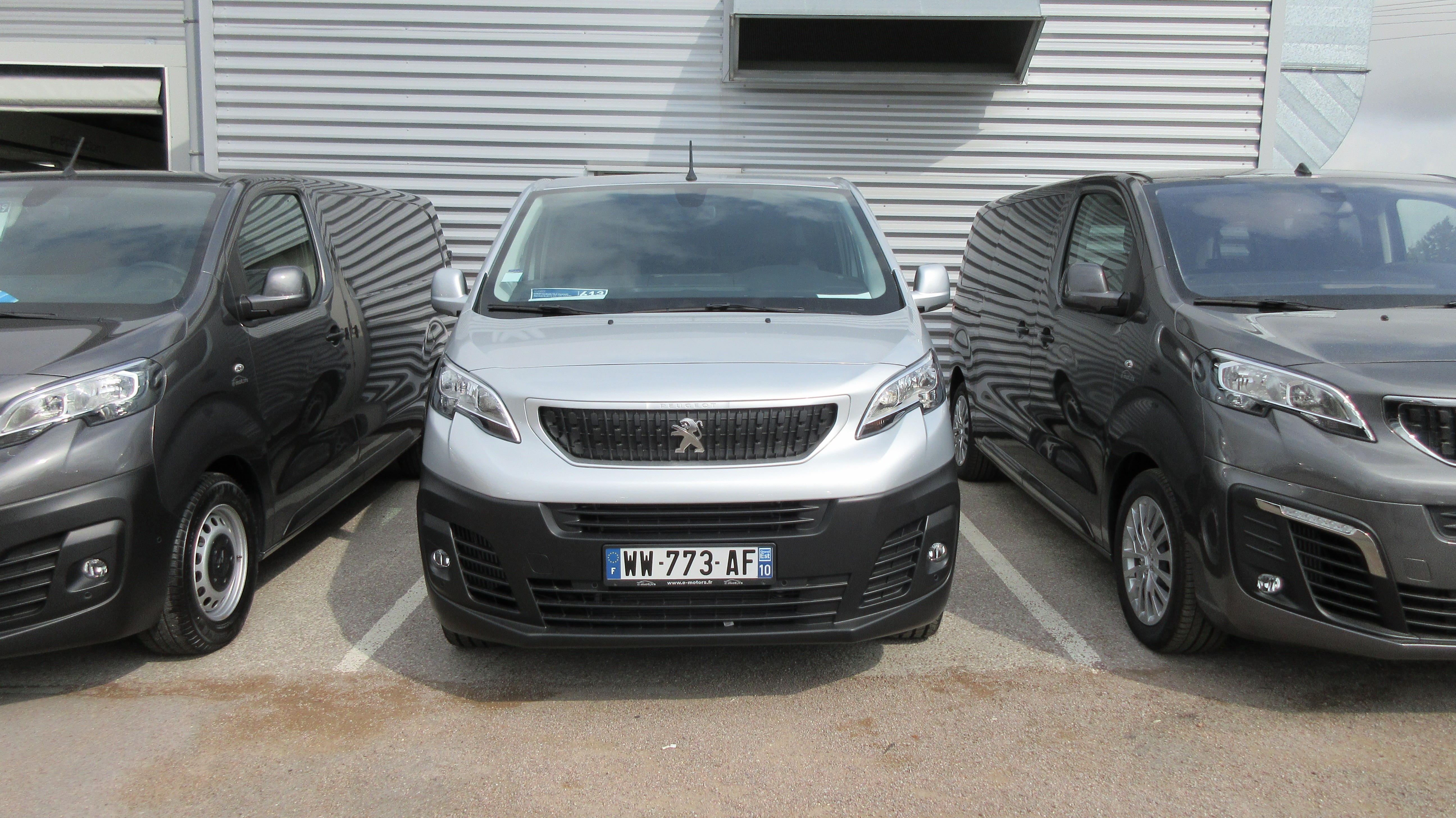 Avis-mandataire-auto-Emotors-Peugeot-Expert-fourgon-T-l-standard-premium-bluehdi-150-plus-gps-cam-ra.