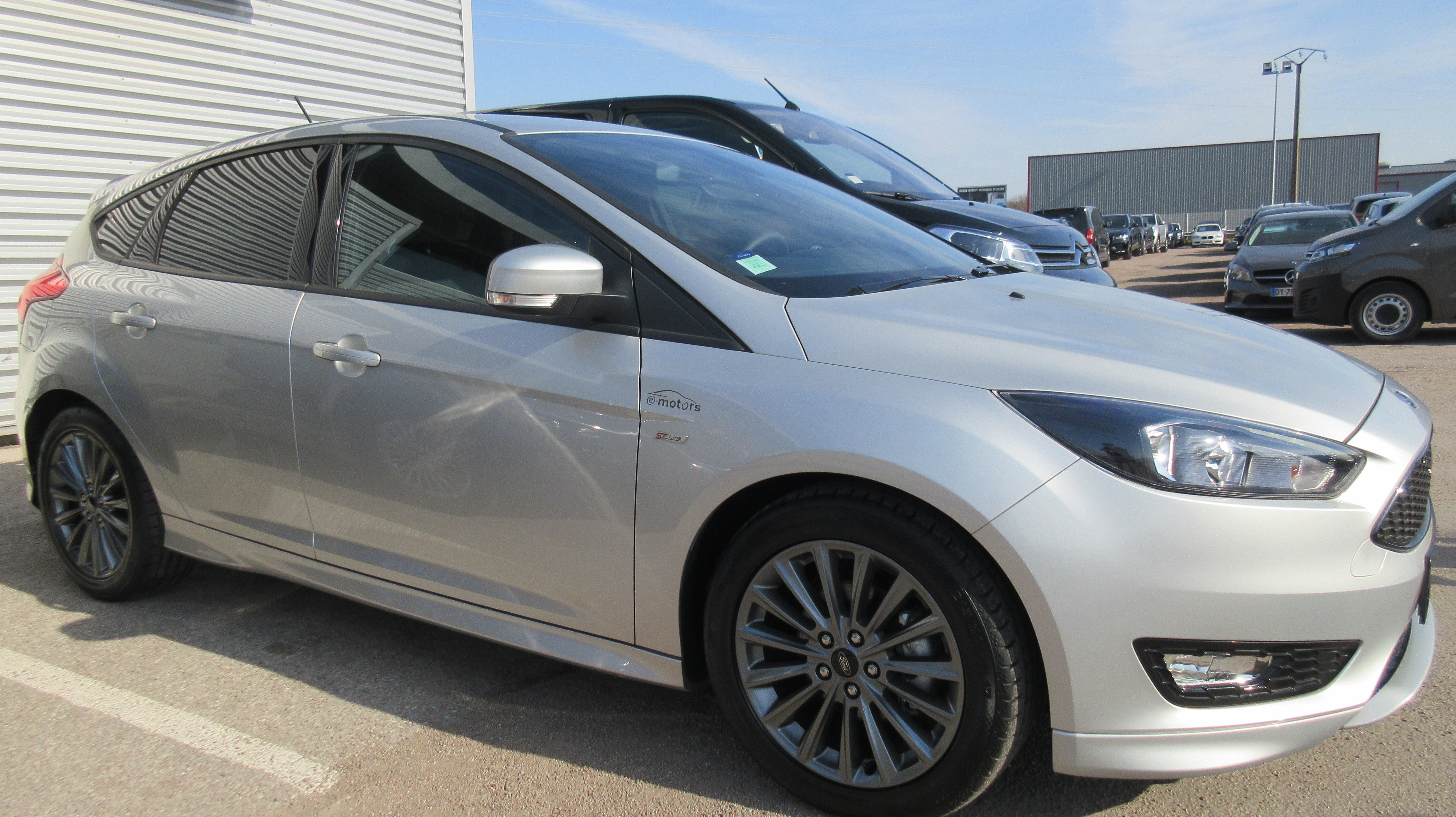 Avis-mandataire-auto-Emotors-Ford-Focus-St-line-ecoboost-125-s-s-plus-cam-ra.