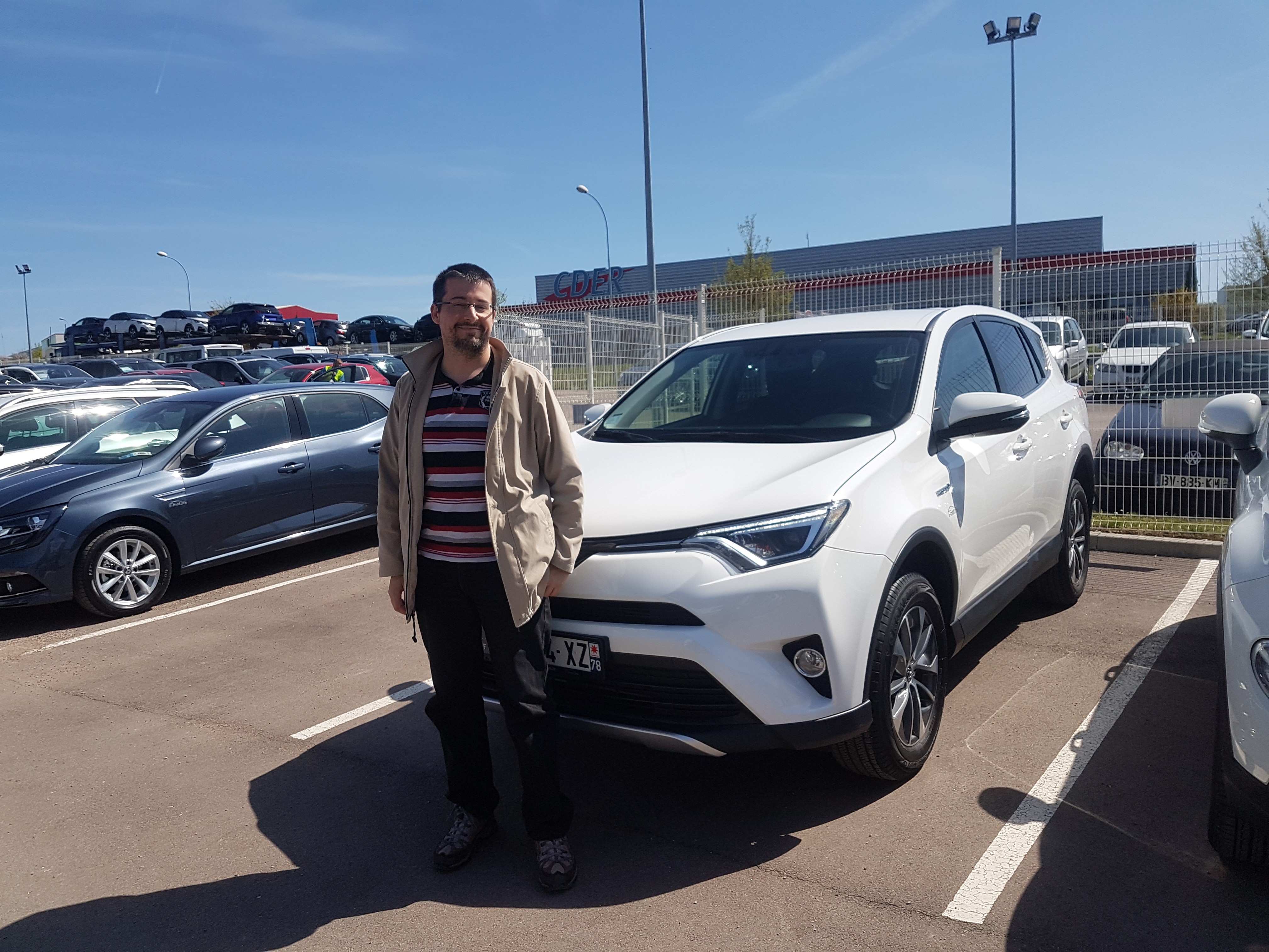 Avis-mandataire-auto-Emotors-Toyota-Rav4-hybride-Dynamic-197-4x2.