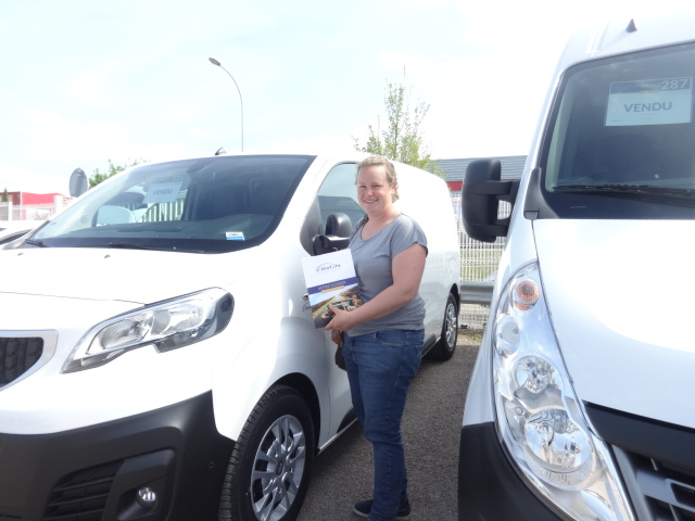 Avis-mandataire-auto-Emotors-Peugeot-Expert-fourgon-T-le-standard-premium-bluehdi-115-s-s-plus-gps-plus-cam-ra.