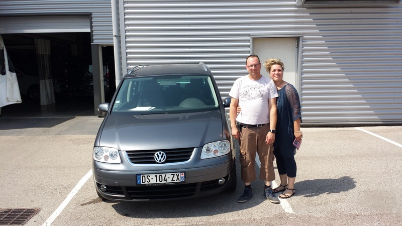 Avis-mandataire-auto-Emotors--Volkswagen-touran-sport-tdi-105-automatique-5-places-.