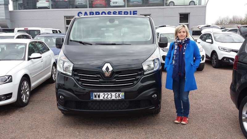 Avis-mandataire-auto-Emotors--Renault-trafic-combi-intens-dci-125-energy-8places-plus-portes-180-.