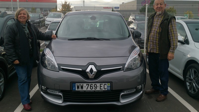 Avis-mandataire-auto-Emotors--Renault-scenic-iii-zen-dci-110-energy-plus-gps-et-pack-city-.