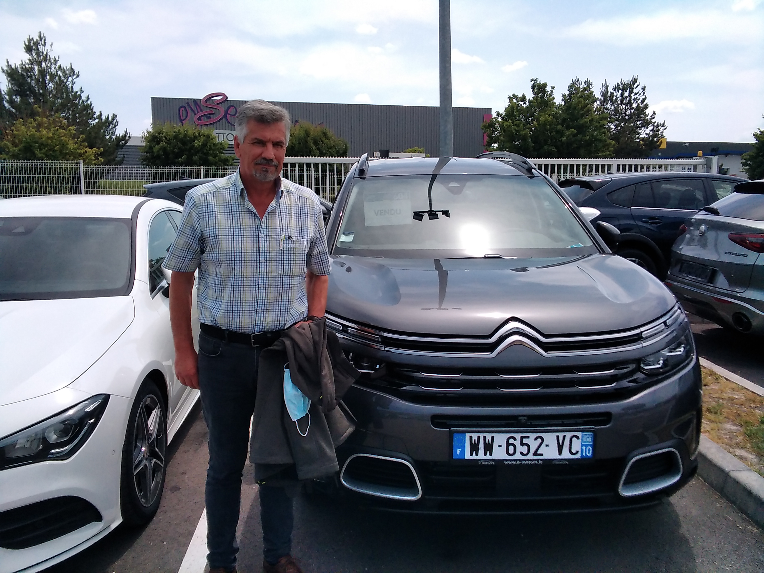 Avis-mandataire-auto-Emotors-Citroen-C5-aircross-Shine-bluehdi-130-s-s-eat8-plus-hayon-mains-libres-plus-grip-control-plus-park-assist.